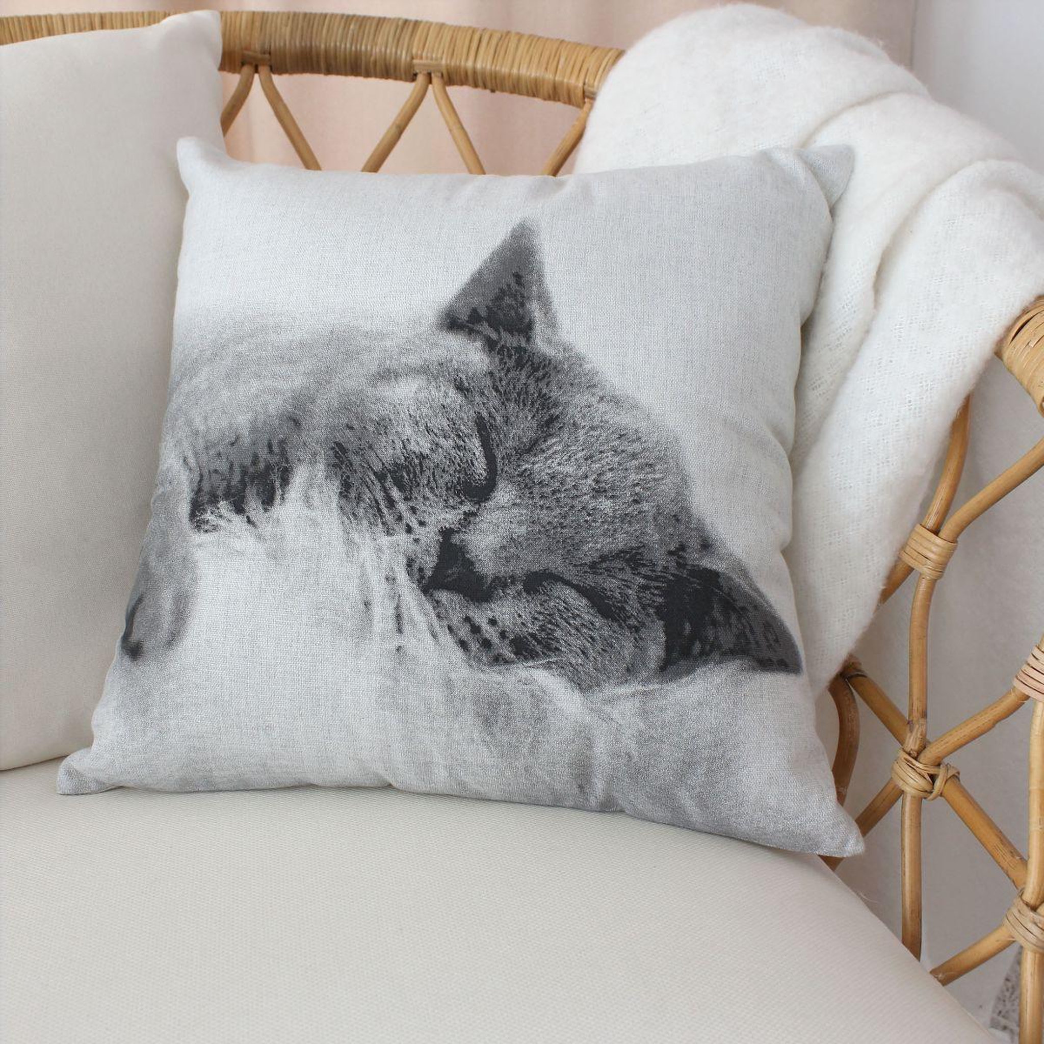Voir la diapositive 3 : ENJOY HOME Coussin déco chat  vickie  40x40cm écru
