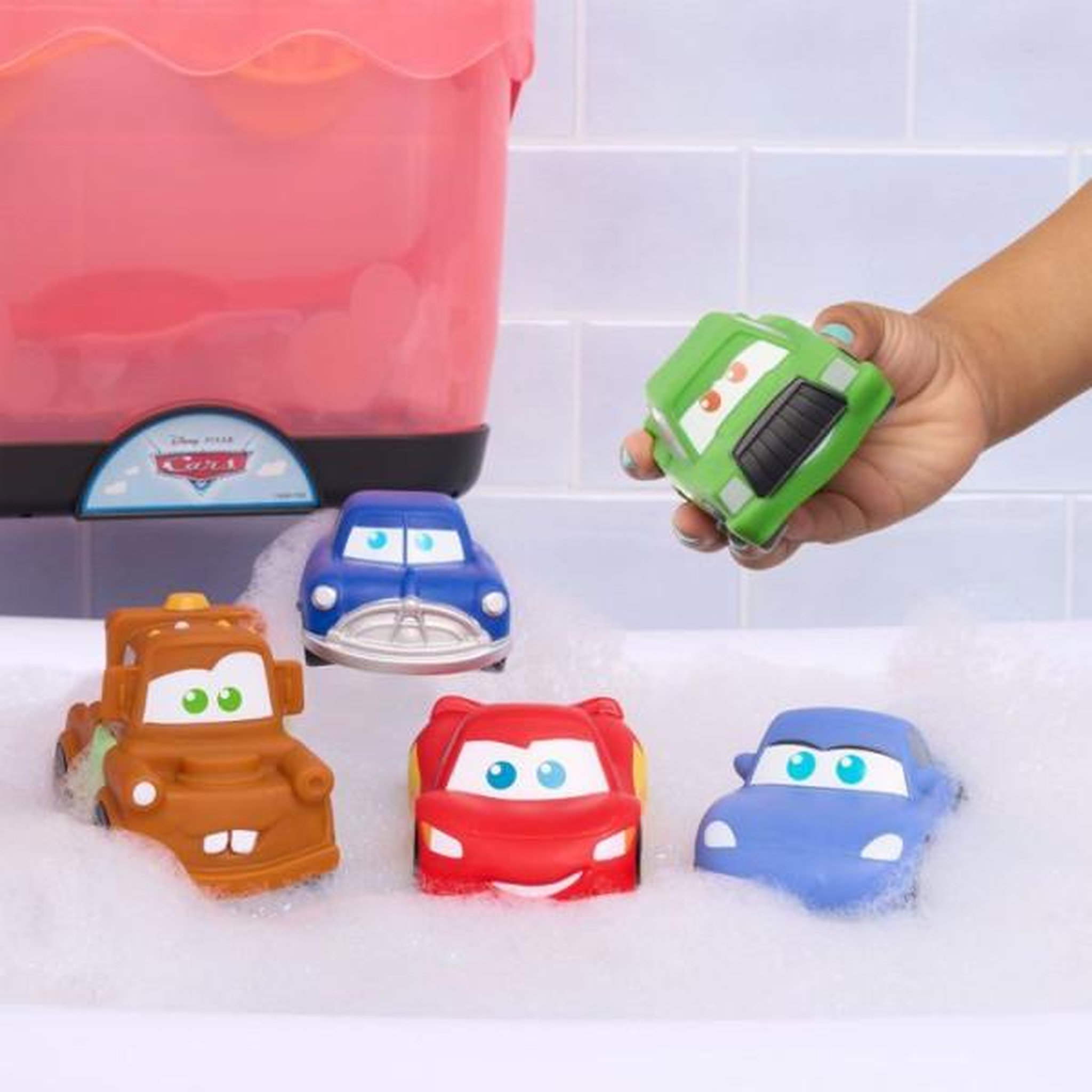Voir la diapositive 4 : DISNEY Jouets de bain - DISNEY Cars - Set de 5 figurines - Panier de rangement - 12 cm