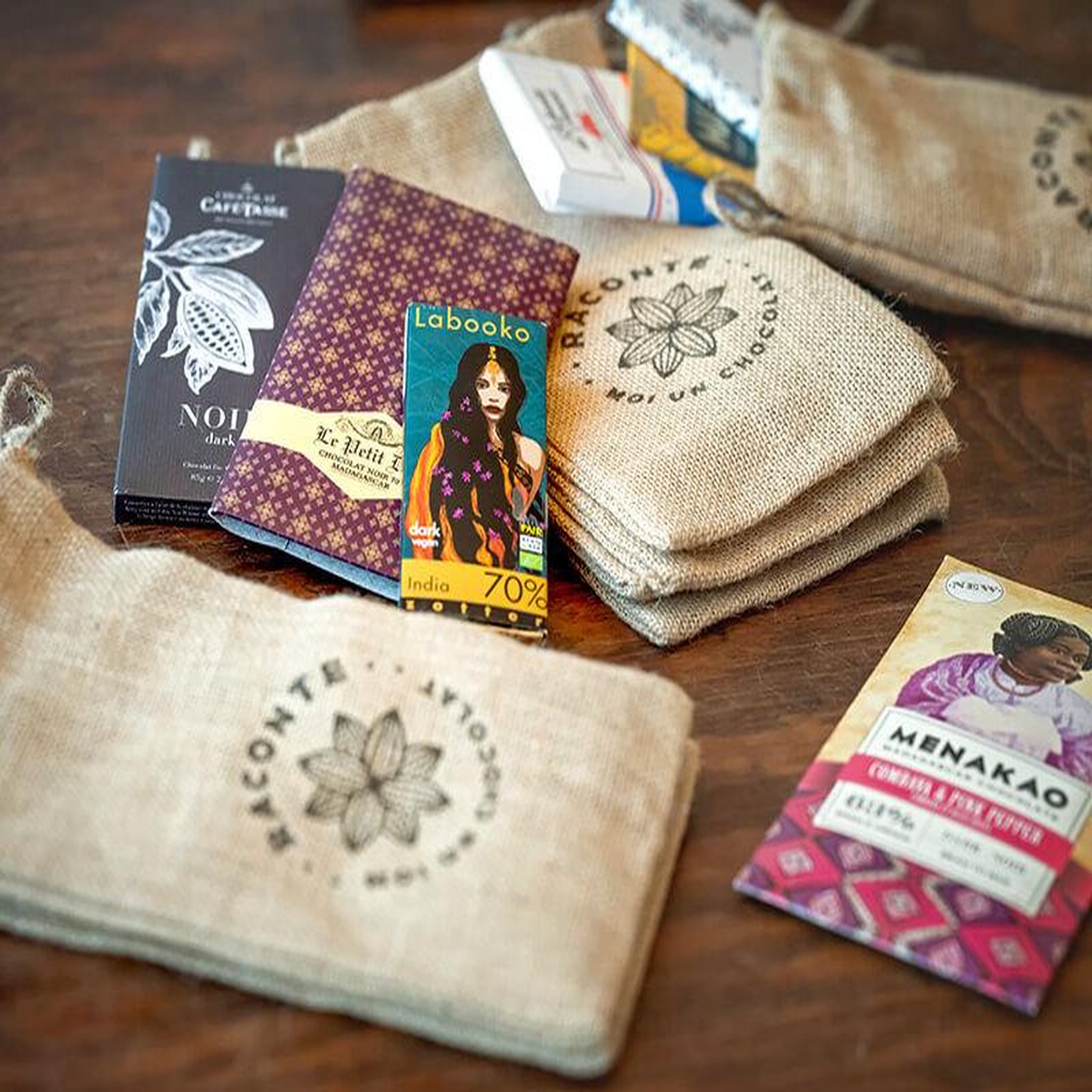 Voir la diapositive 4 : Smartbox Box découverte haut de gamme raconte-moi un chocolat livrée à domicile - coffret cadeau gastronomie