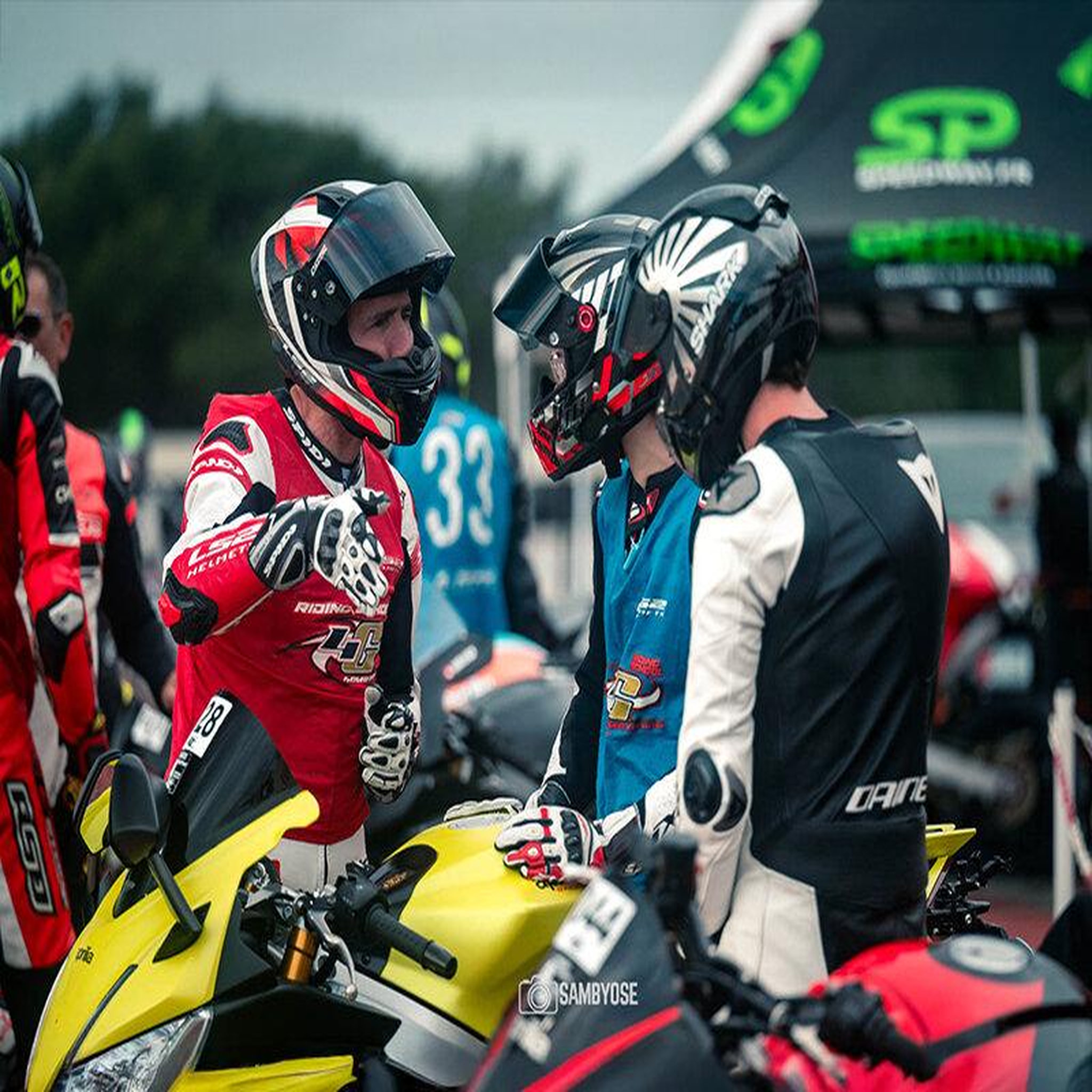 Voir la diapositive 3 : Smartbox Stage de pilotage à moto : demie-journée de coaching sur le circuit Paul Ricard - Coffret Cadeau Sport & Aventure