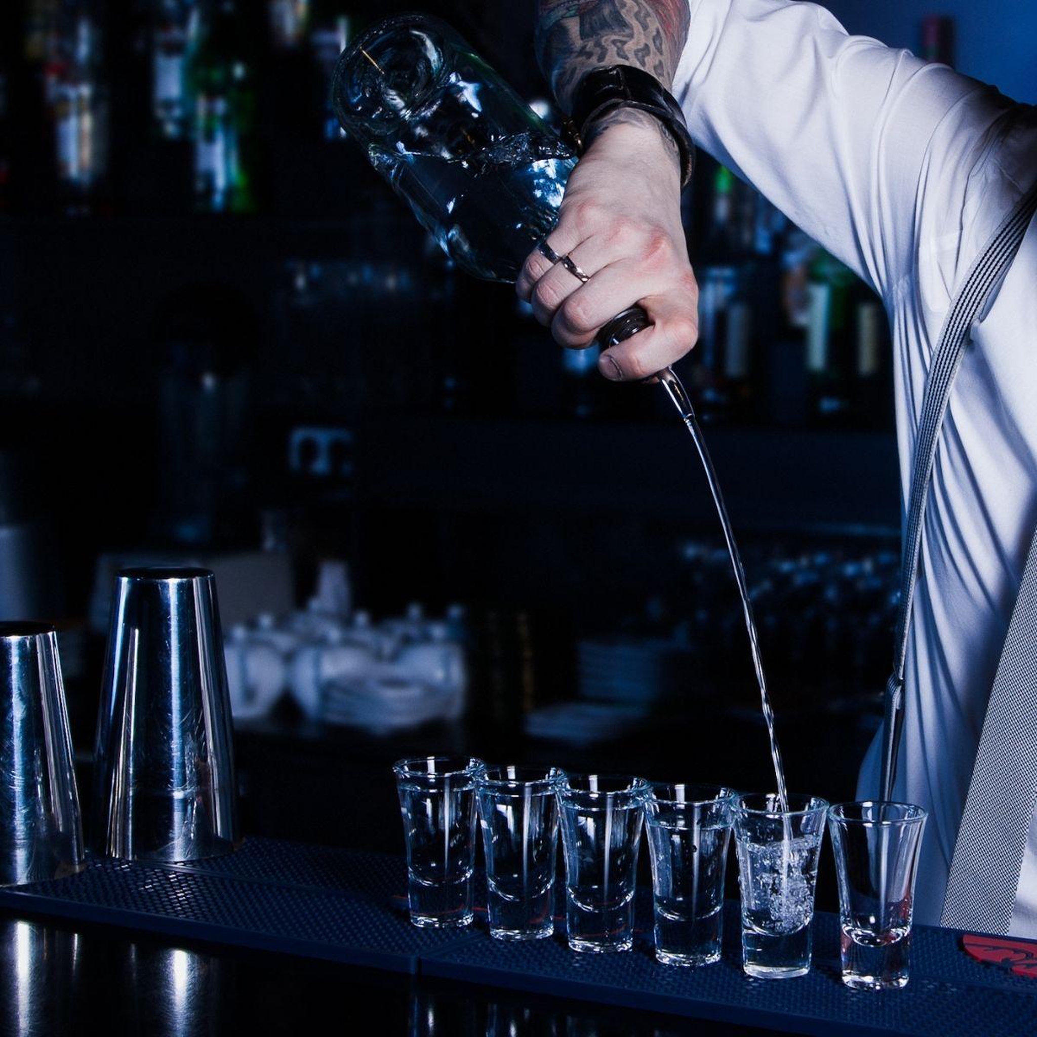 Voir la diapositive 2 : Fackelmann Set de 4 becs verseurs doseurs à alcool à bille 2 cl et 4 cl fackelmann