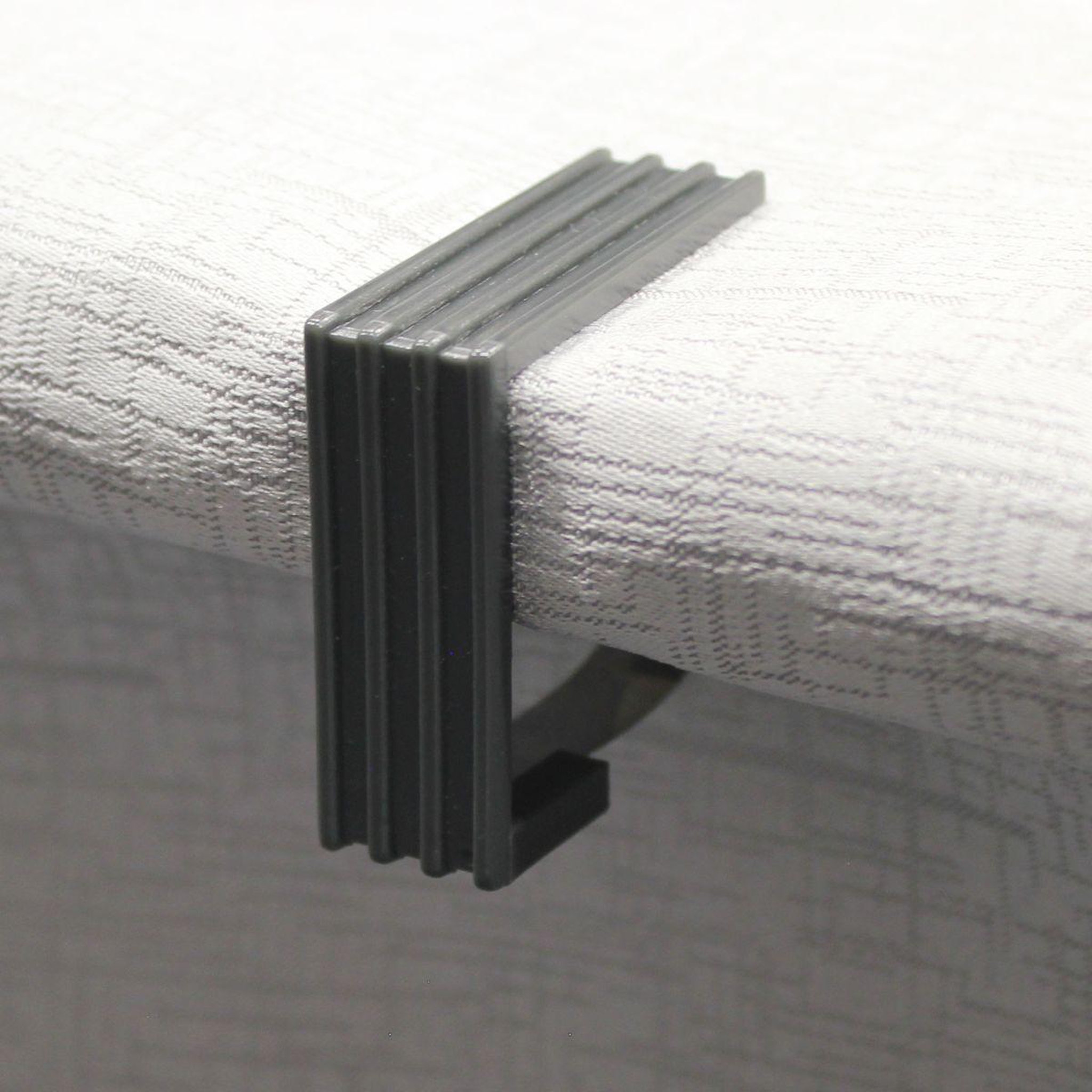 Voir la diapositive 3 : Douceur d'Intérieur Lot de 4 pinces nappe  dale  6cm anthracite