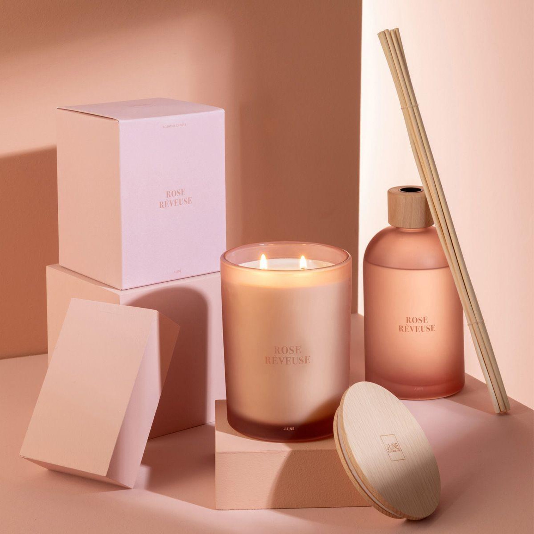 Voir la diapositive 5 : J-LINE Diffuseur de parfum  accords essentiels  550ml rose rêveuse