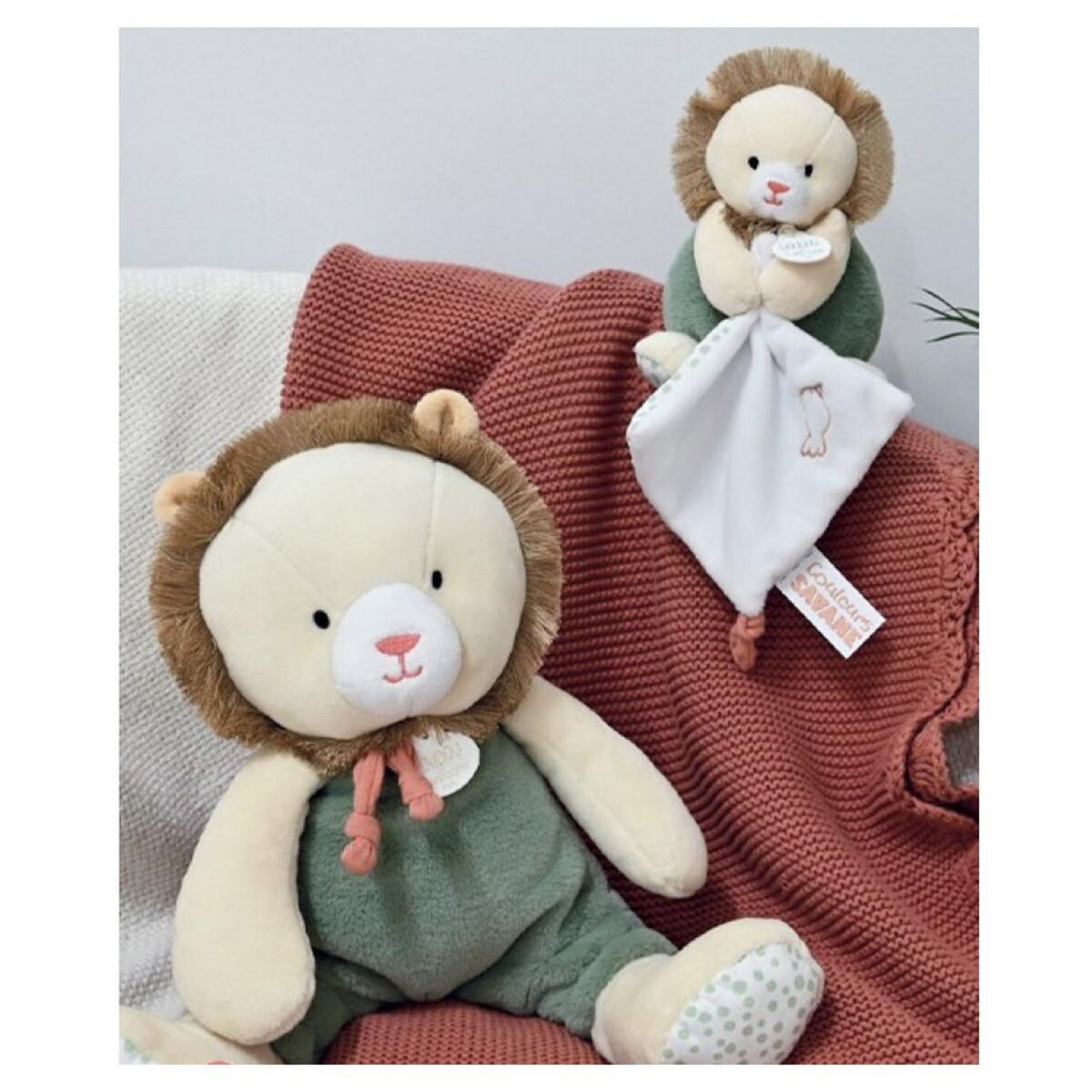 DOUDOU ET COMPAGNIE Peluche lion beige avec doudou mouchoir