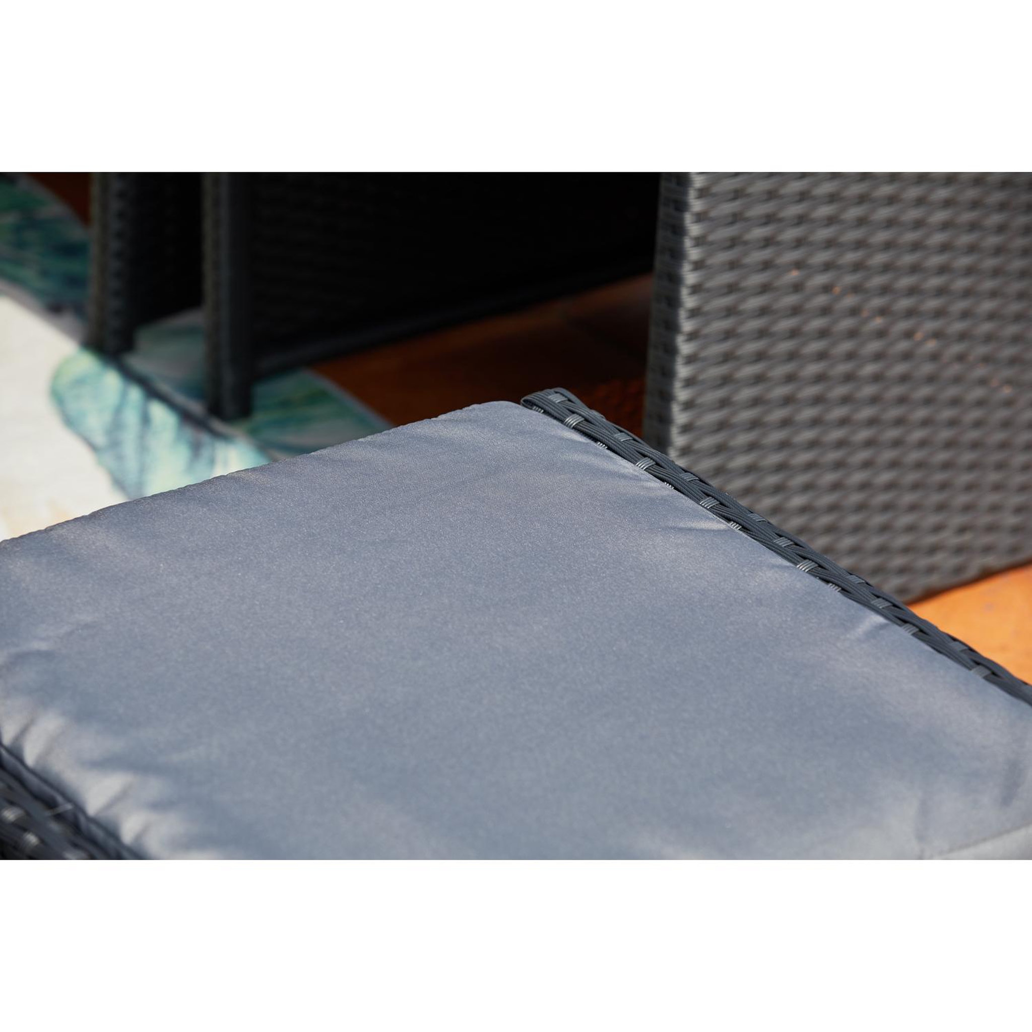 Voir la diapositive 6 : CONCEPT USINE Table et chaises 10 places encastrables en résine noir-gris MIAMI