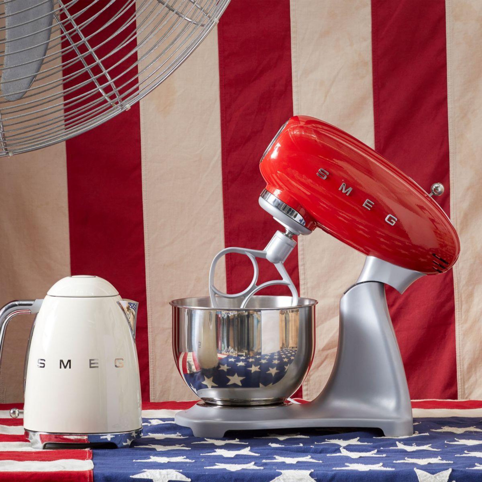 Voir la diapositive 4 : SMEG Batteur SMFB01 batteur plat aluminium