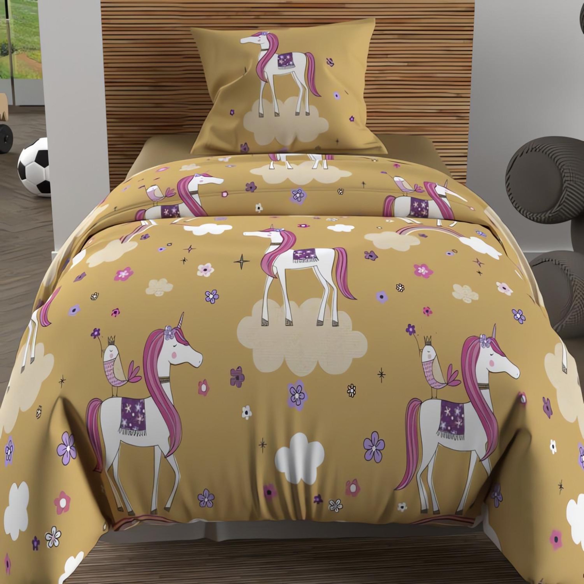 Voir la diapositive 3 : SOLEIL D'OCRE Ensemble couette et parure 5 Pièces LICORNES jaune pour lit en 90x190 cm, par Soleil d'ocre