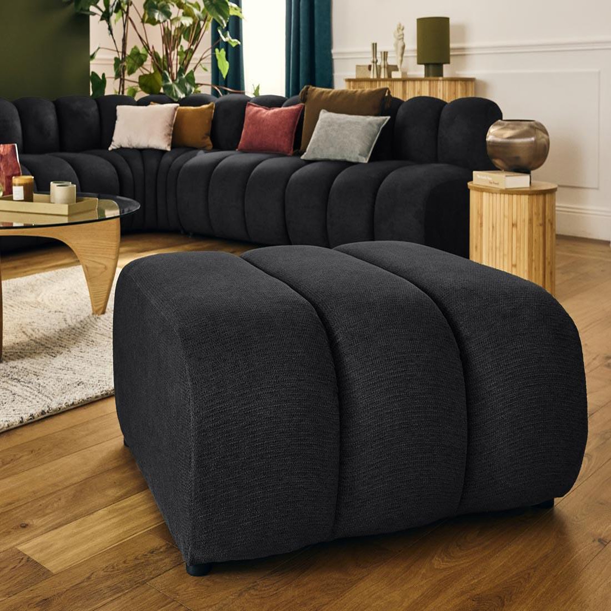 LISA DESIGN Debbie - pouf en tissu texturé. Coloris disponibles : Gris, Orange, Vert, Noir, Marron, Bleu, Rose, Beige