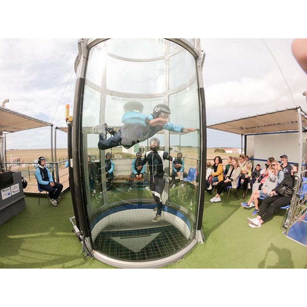 Smartbox Session de vol en simulateur de chute libre au Havre pour 1 adulte et 1 enfant - Coffret Cadeau Sport & Aventure