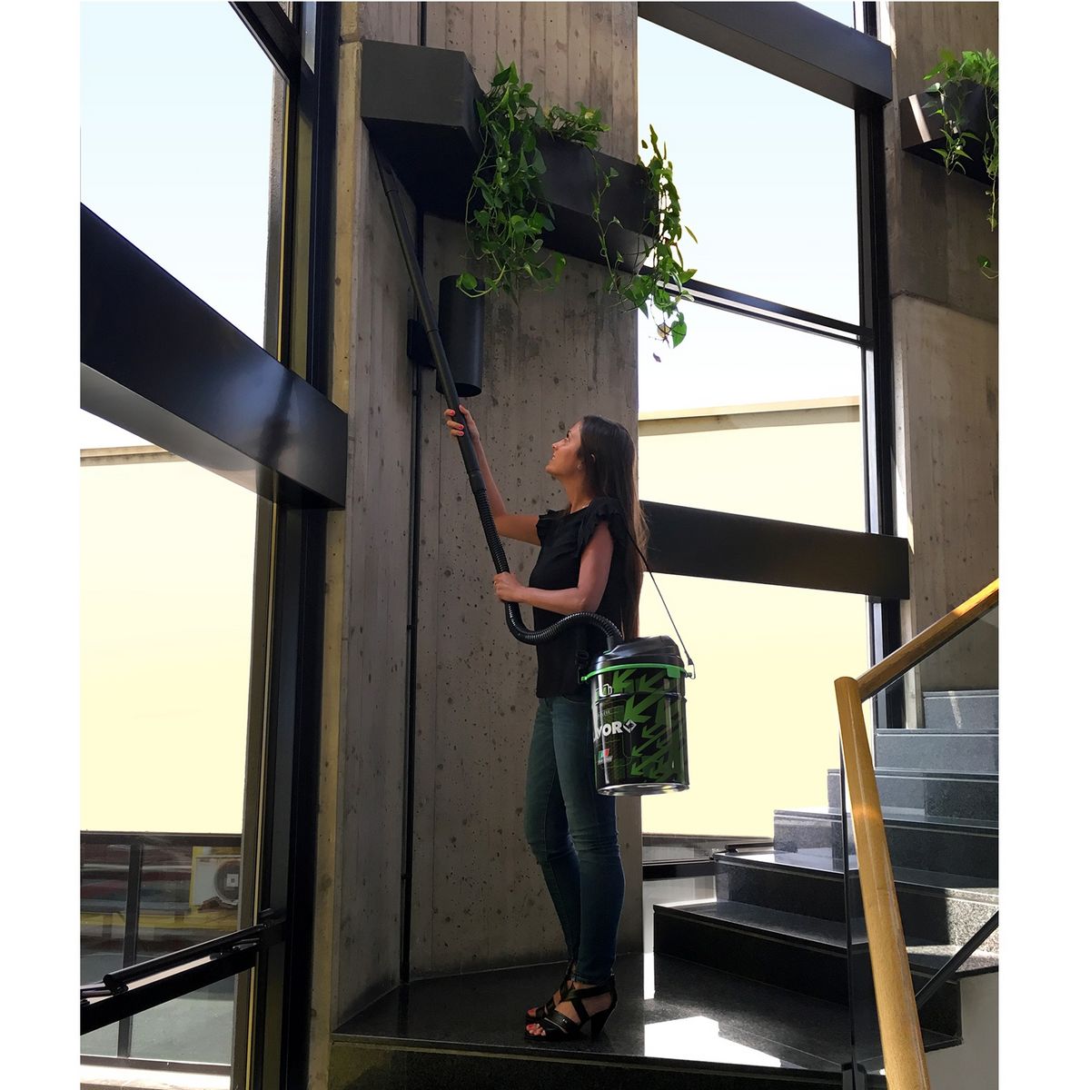 LAVOR Aspirateur sans fil 18V - Poussière, cendres et souffleur