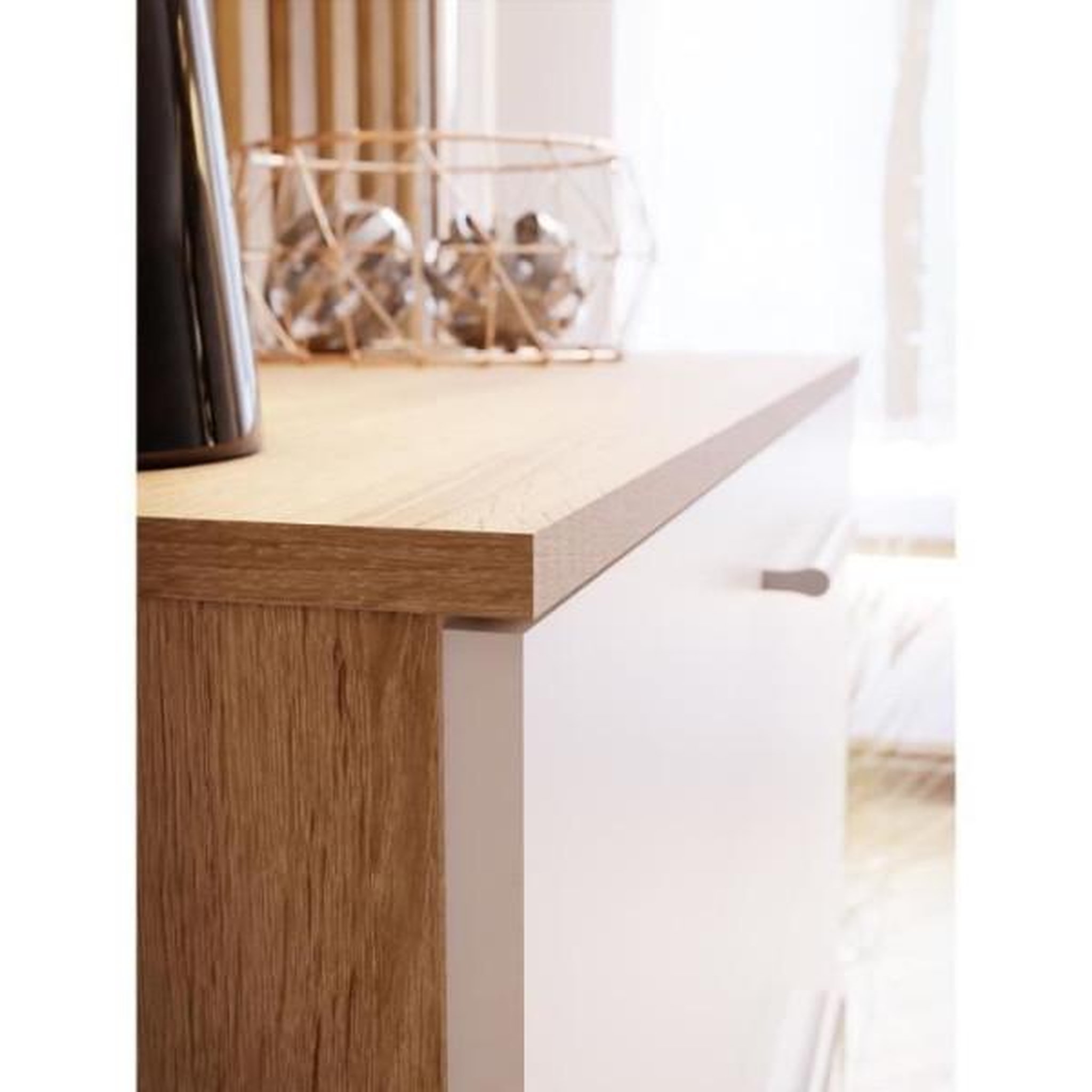 Voir la diapositive 6 : MARKET24 Commode BASJANA - 3 tiroirs - Décor chene sonoma et blanc mat - L80,2 x P41,3 x H75,8 cm