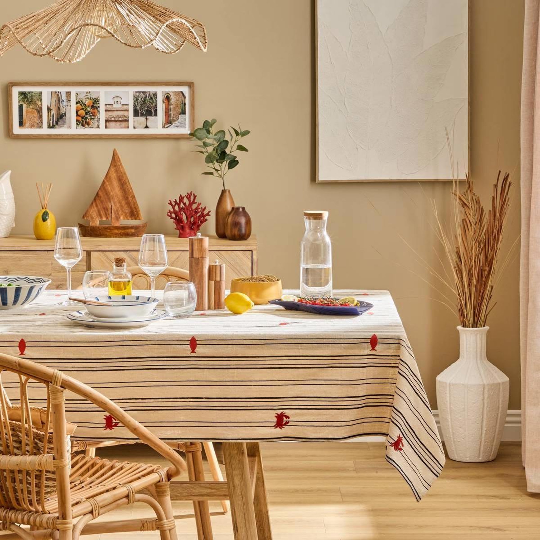 Voir la diapositive 4 : ATMOSPHERA Nappe brodée  océania  150x250cm beige