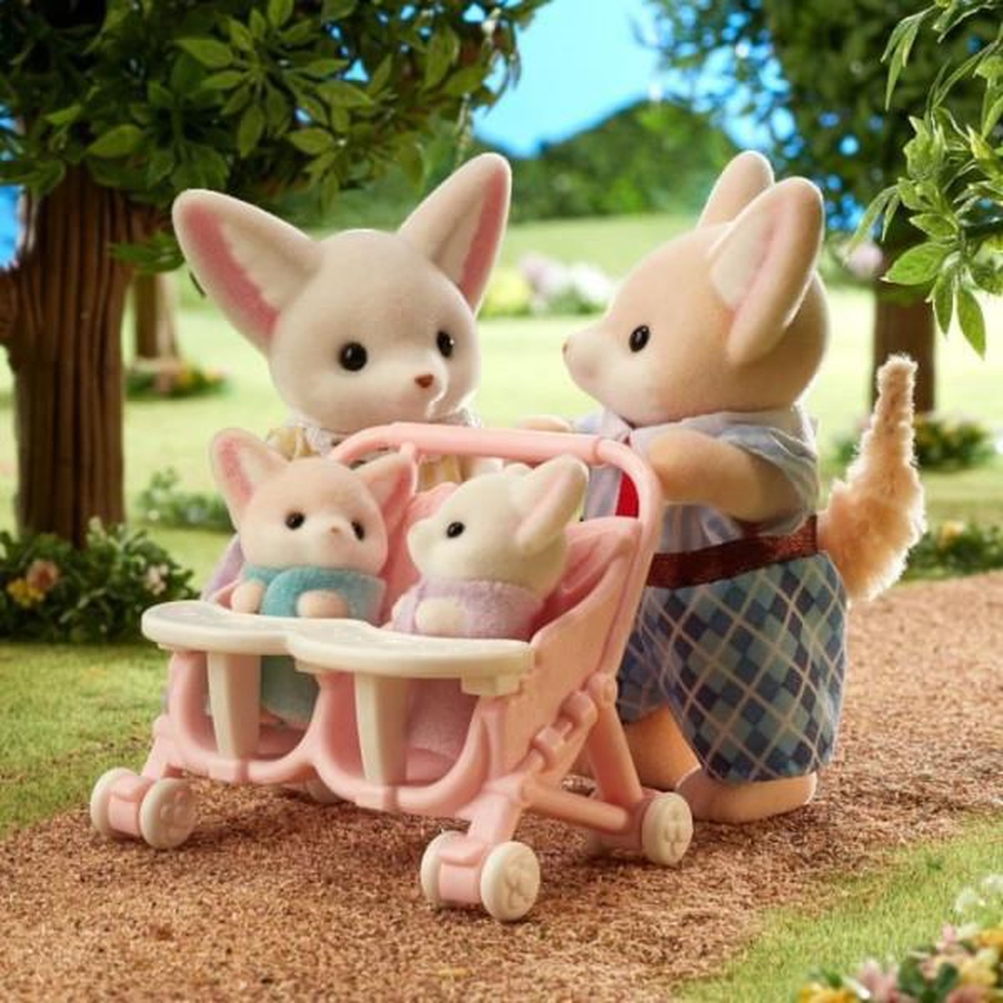 Voir la diapositive 3 : Sylvanian Families Poupée - SYLVANIAN FAMILIES - Famille Fennec - Multicolore - Articulée et habillée avec soin