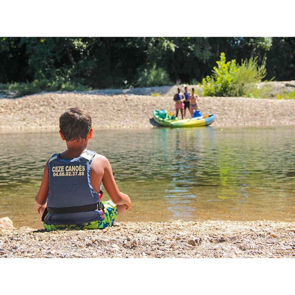 Smartbox Balade nautique en famille : une descente en canoë triplace ou canadia 4 places près d'Alès - Coffret Cadeau Sport & Aventure