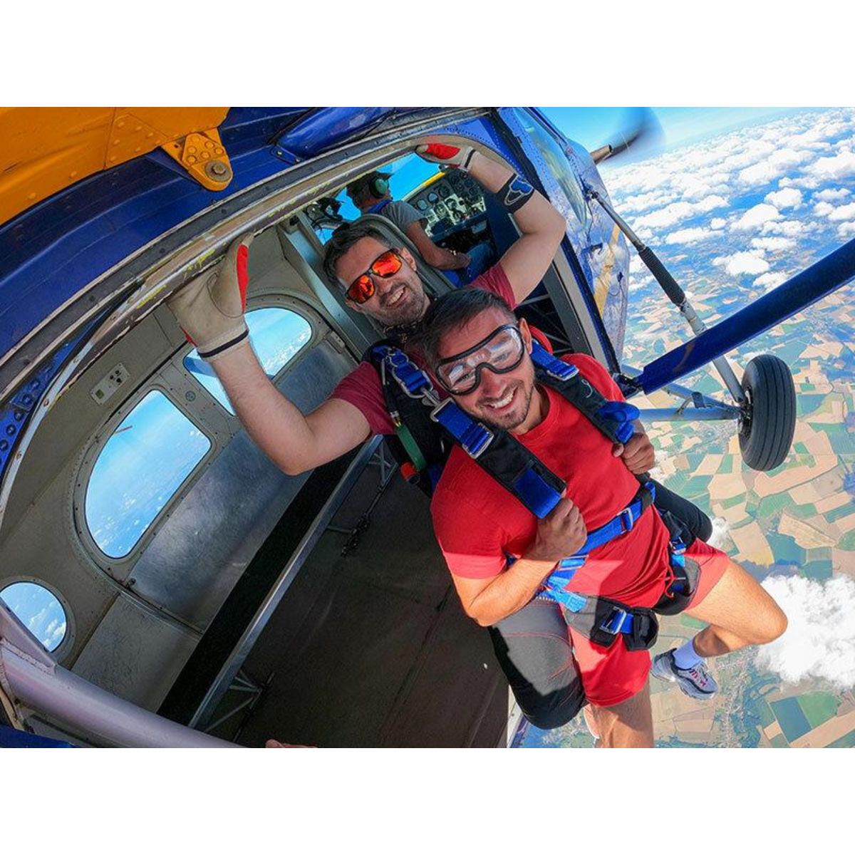 Smartbox Saut en parachute en tandem avec un moniteur près de Maubeuge - Coffret Cadeau Sport & Aventure