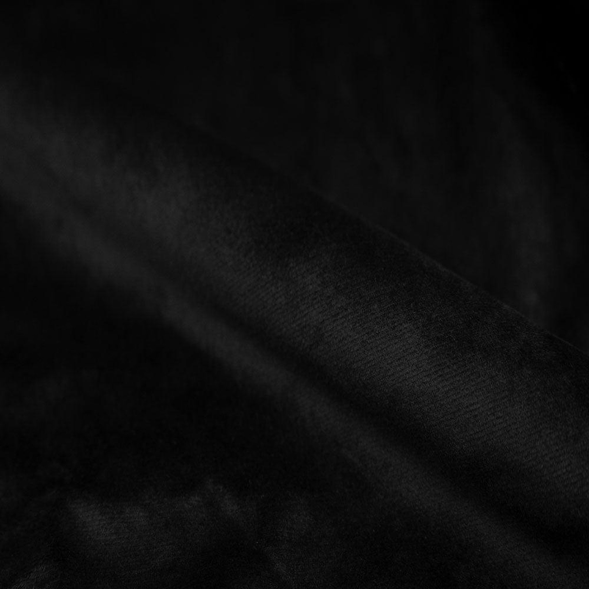 Voir la diapositive 3 : MAISON PAVANE Lot de 2 chaises noires en velours et pieds en métal-pénélope