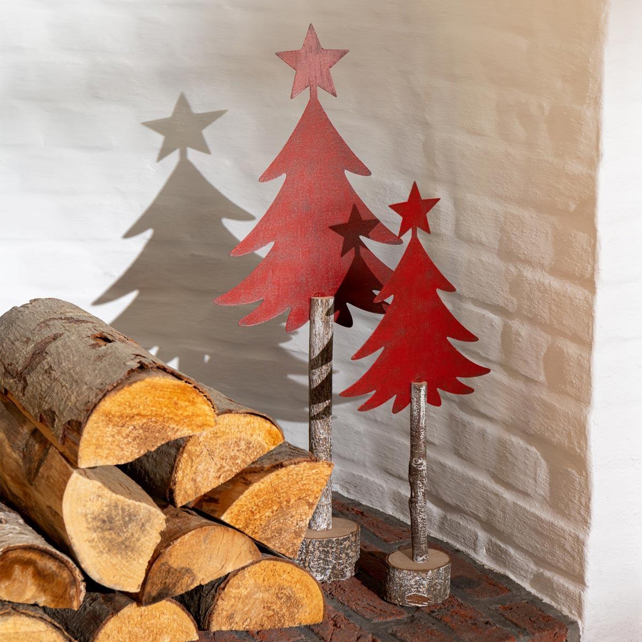 Voir la diapositive 3 : J-LINE Sapin de noël sur tronc  étoile  60cm rouge