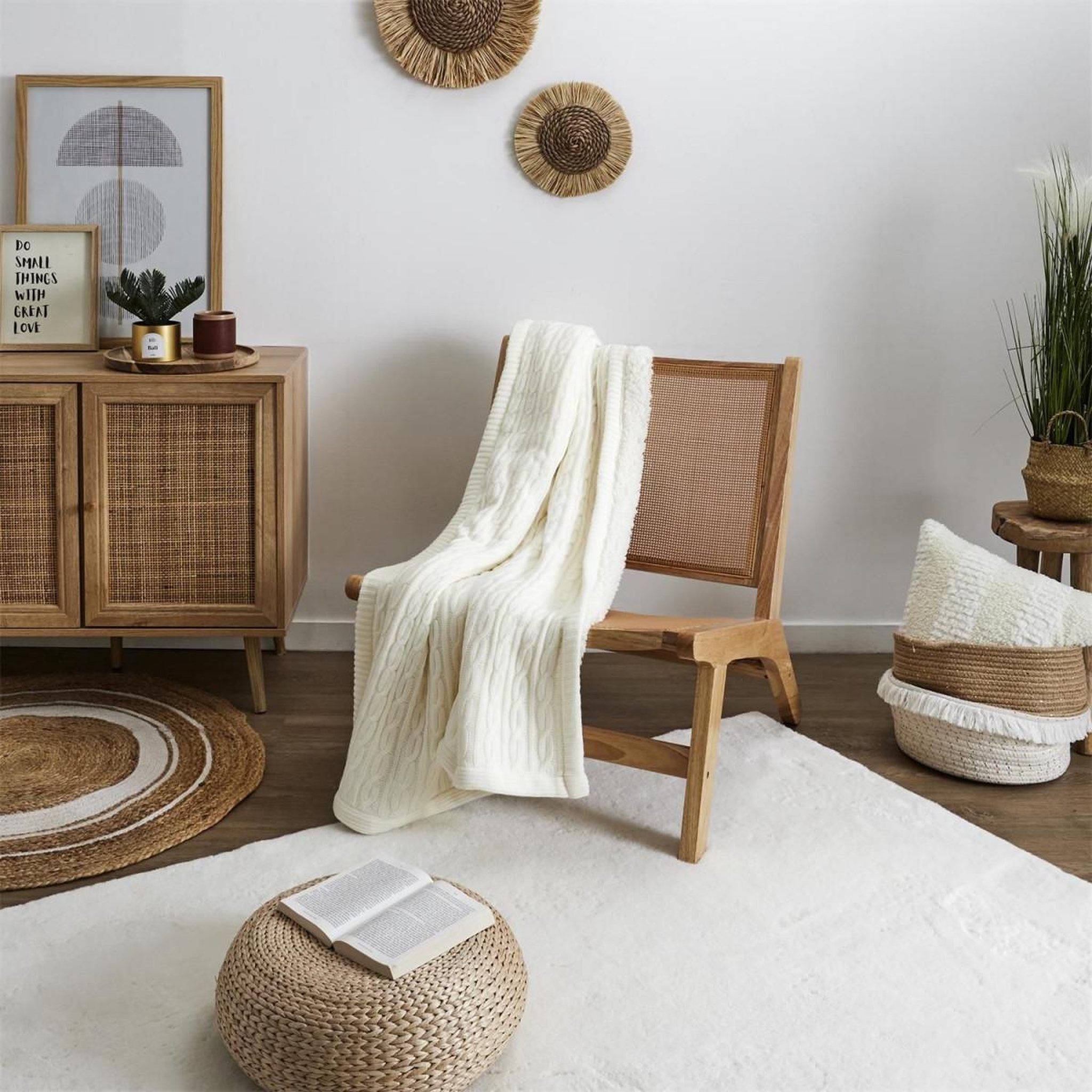 Voir la diapositive 3 : The Home Deco Factory Fauteuil en bois  bali  72cm naturel
