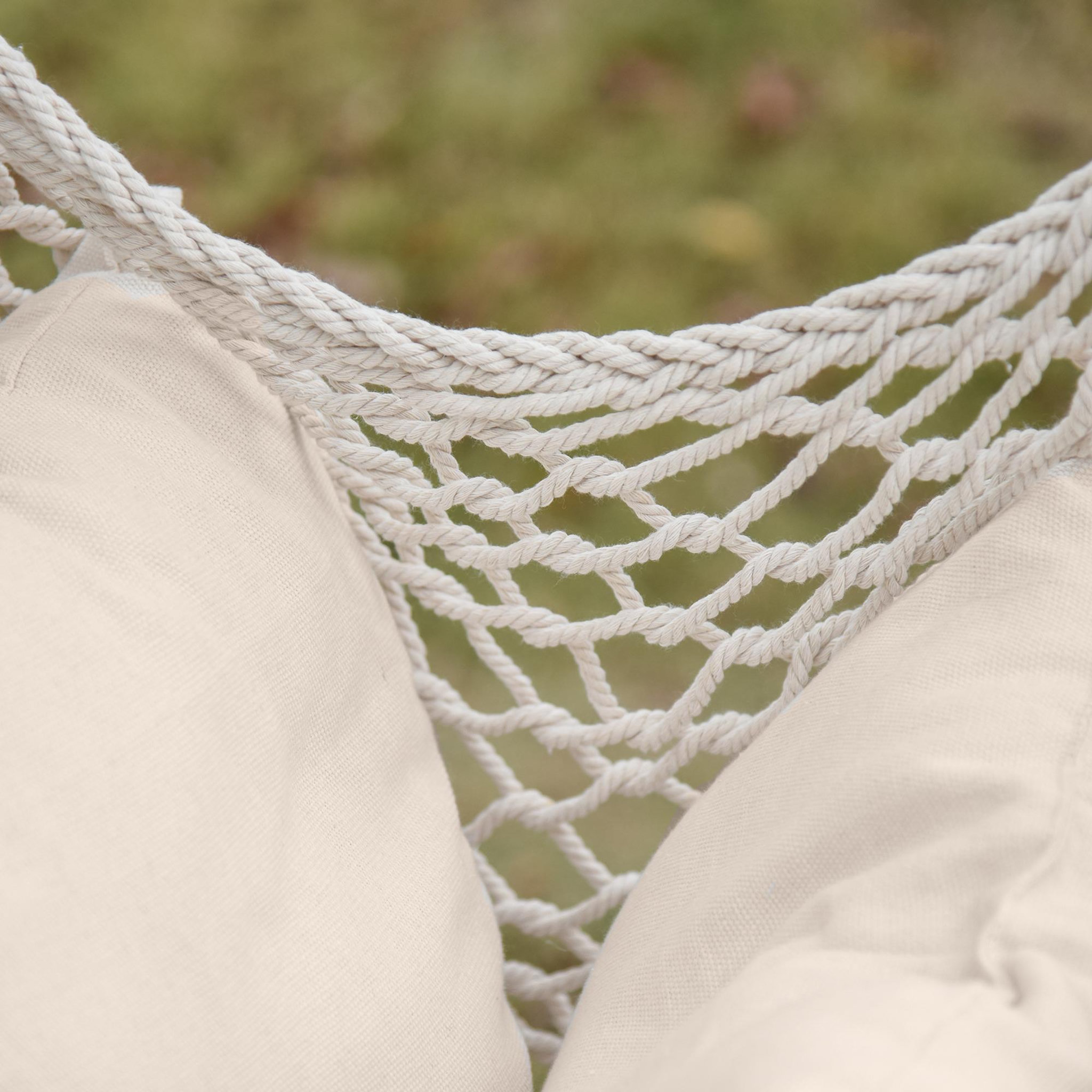Voir la diapositive 5 : OUTSUNNY Chaise suspendue - fauteuil suspendu - assise dossier rembourrés - bois macramé tissu beige