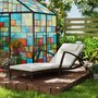 Voir la diapositive 4 : OUTSUNNY Bain de soleil transat style colonial résine tressée - inclinable, 2 roulettes, accoudoirs - matelas tétière beige