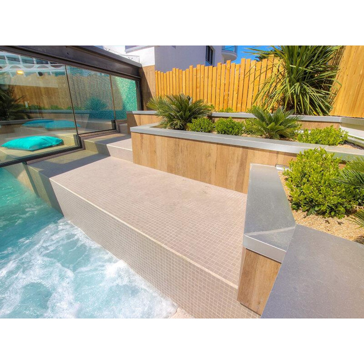 Smartbox Parenthèse relaxante : 2 soins du corps et 1 accès au bain bouillonnant et hammam à La Baule - Coffret Cadeau Bien-être