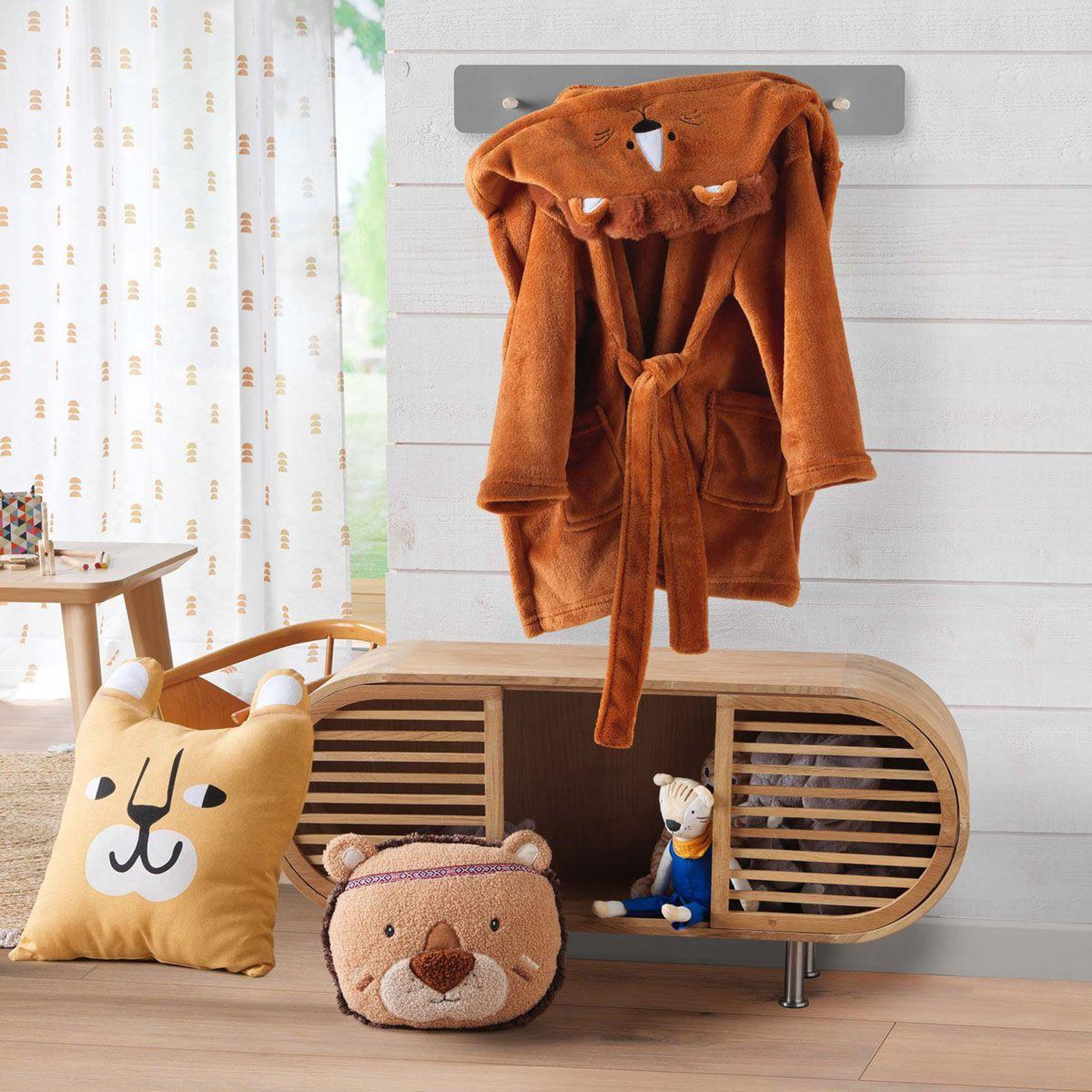 Voir la diapositive 3 : Douceur d'Intérieur Coussin déco enfant  lionceau  30x30cm marron