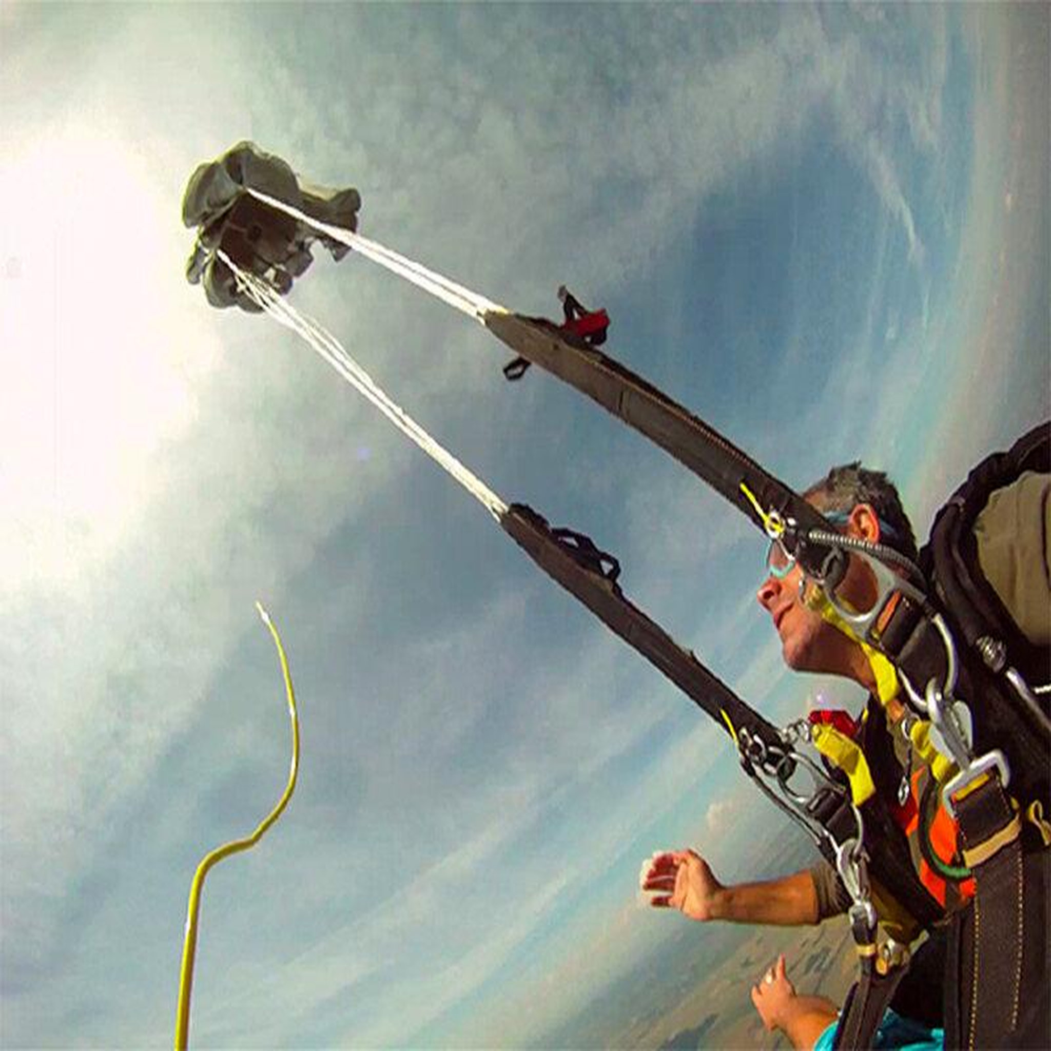 Voir la diapositive 4 : Smartbox Saut en parachute en tandem près de dijon - coffret cadeau sport & aventure