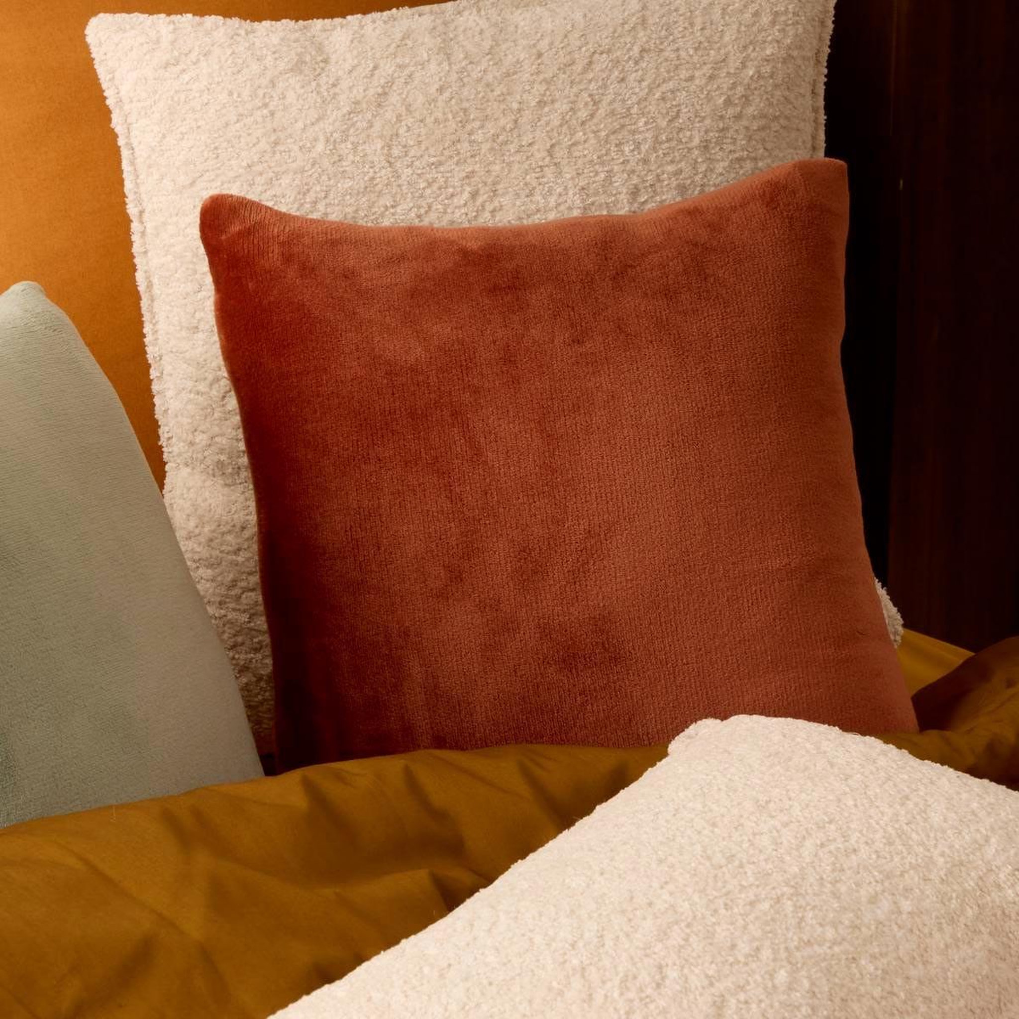 Voir la diapositive 5 : ATMOSPHERA Coussin en flanelle uni  ollis  38x38cm terracotta