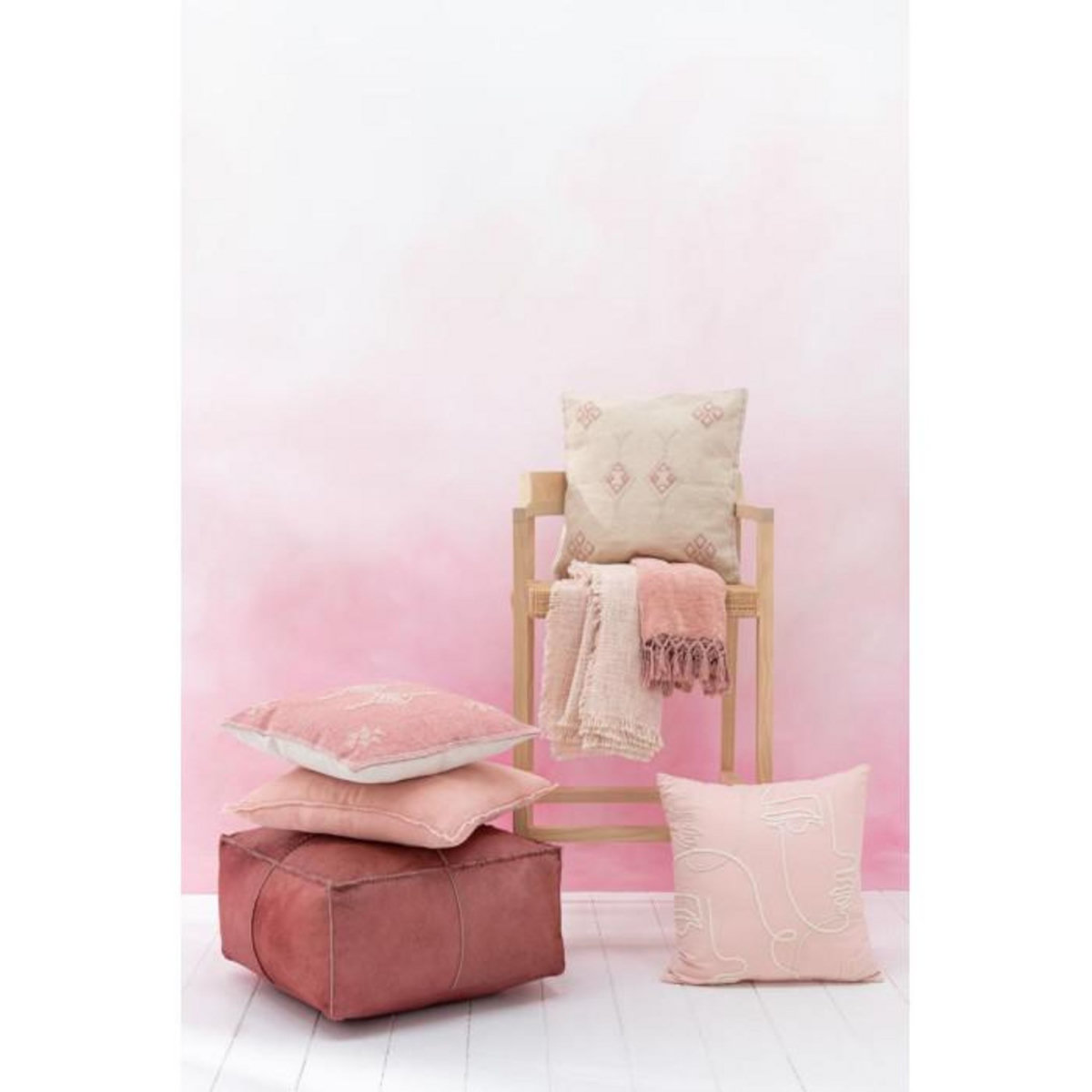 Paris Prix Coussin Design Visages  Sweet Valentine  45x45cm Rose