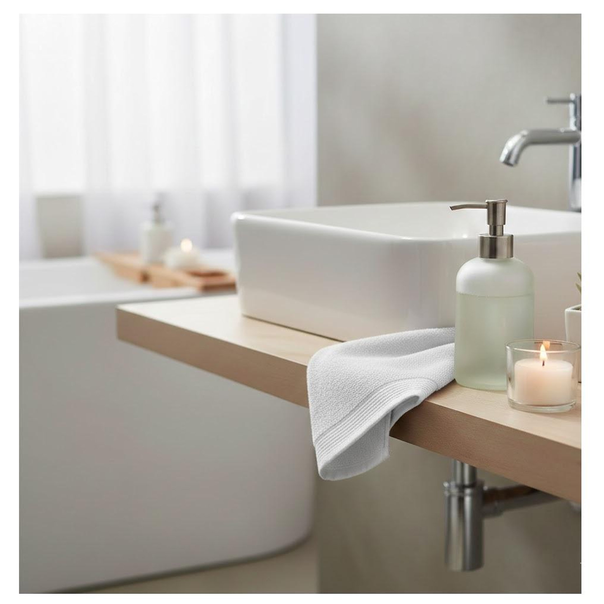Voir la diapositive 2 : Eden Serviette de toilette en coton lilas