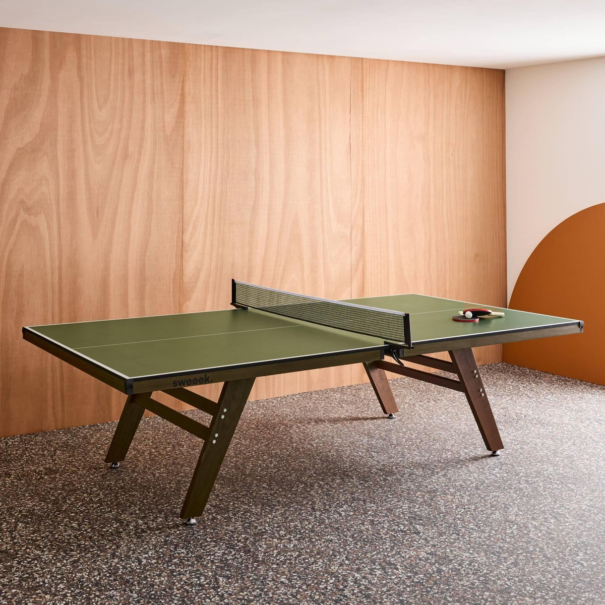 SWEEEK Table de ping pong intérieur deluxe avec 2 raquettes et 3 balles
