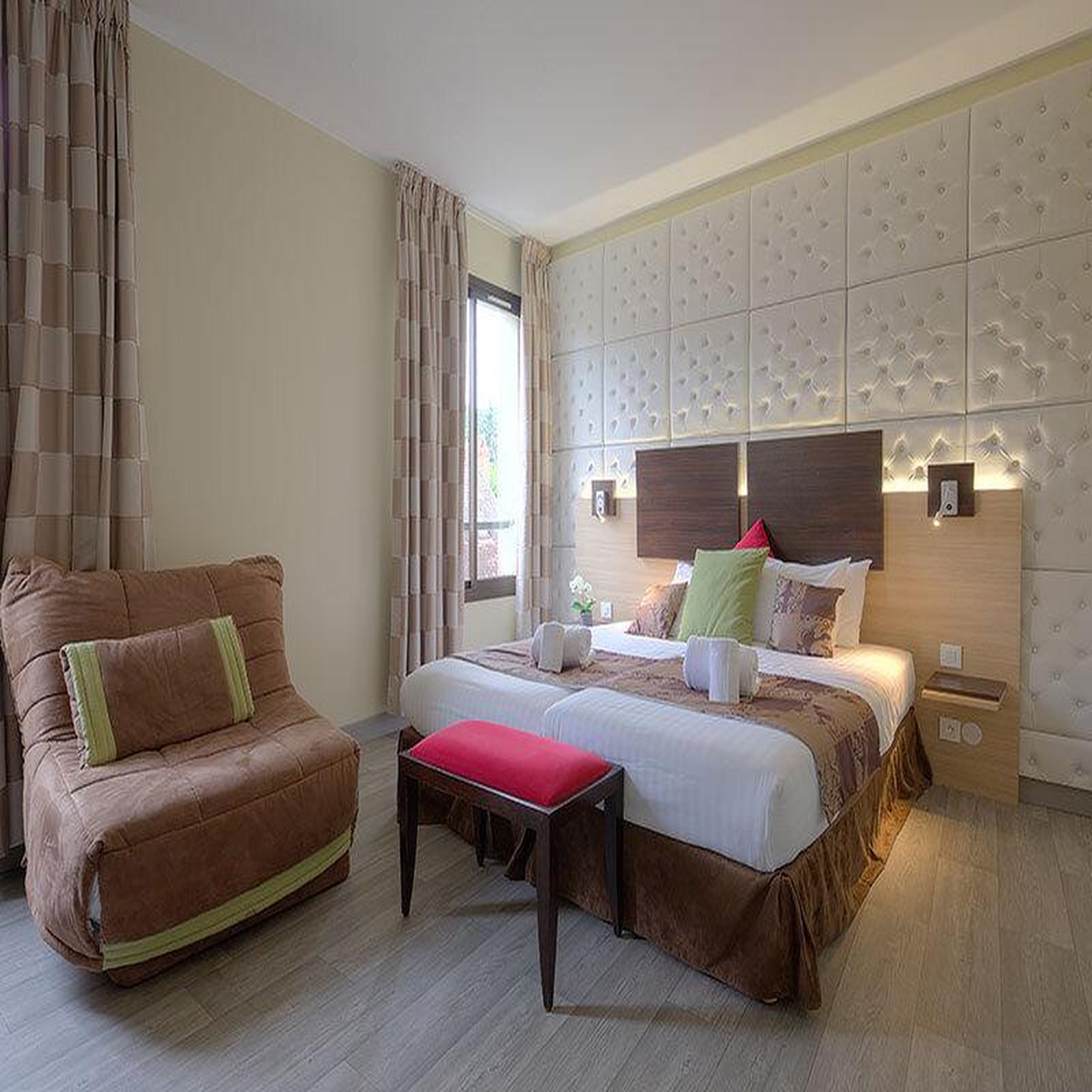 Voir la diapositive 2 : Smartbox 2 jours en hôtel de charme 4* à Sarlat avec accès au spa - Coffret Cadeau Séjour