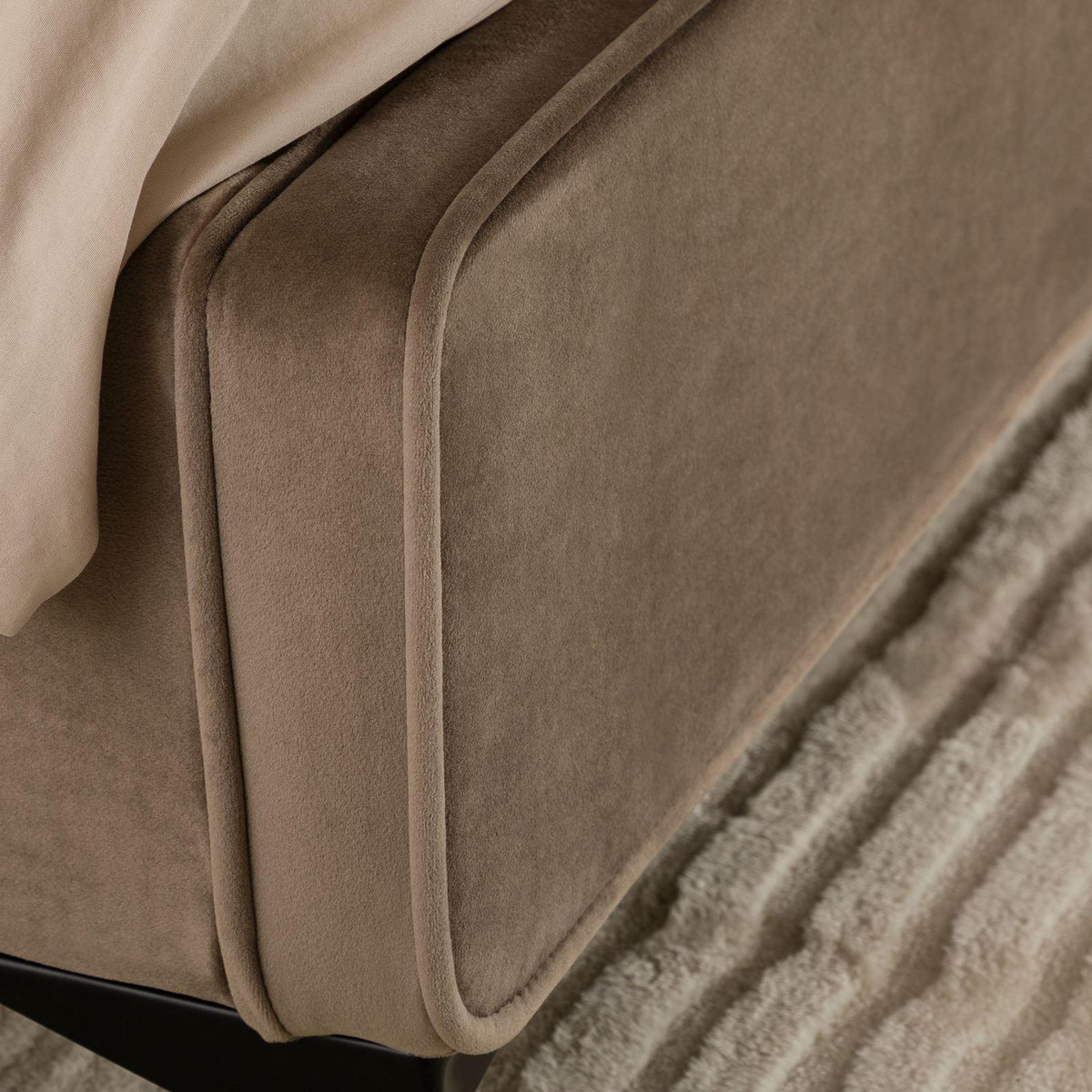 IDIMEX Lit double RAVELLO 140 x 190 cm, revêtement en tissu