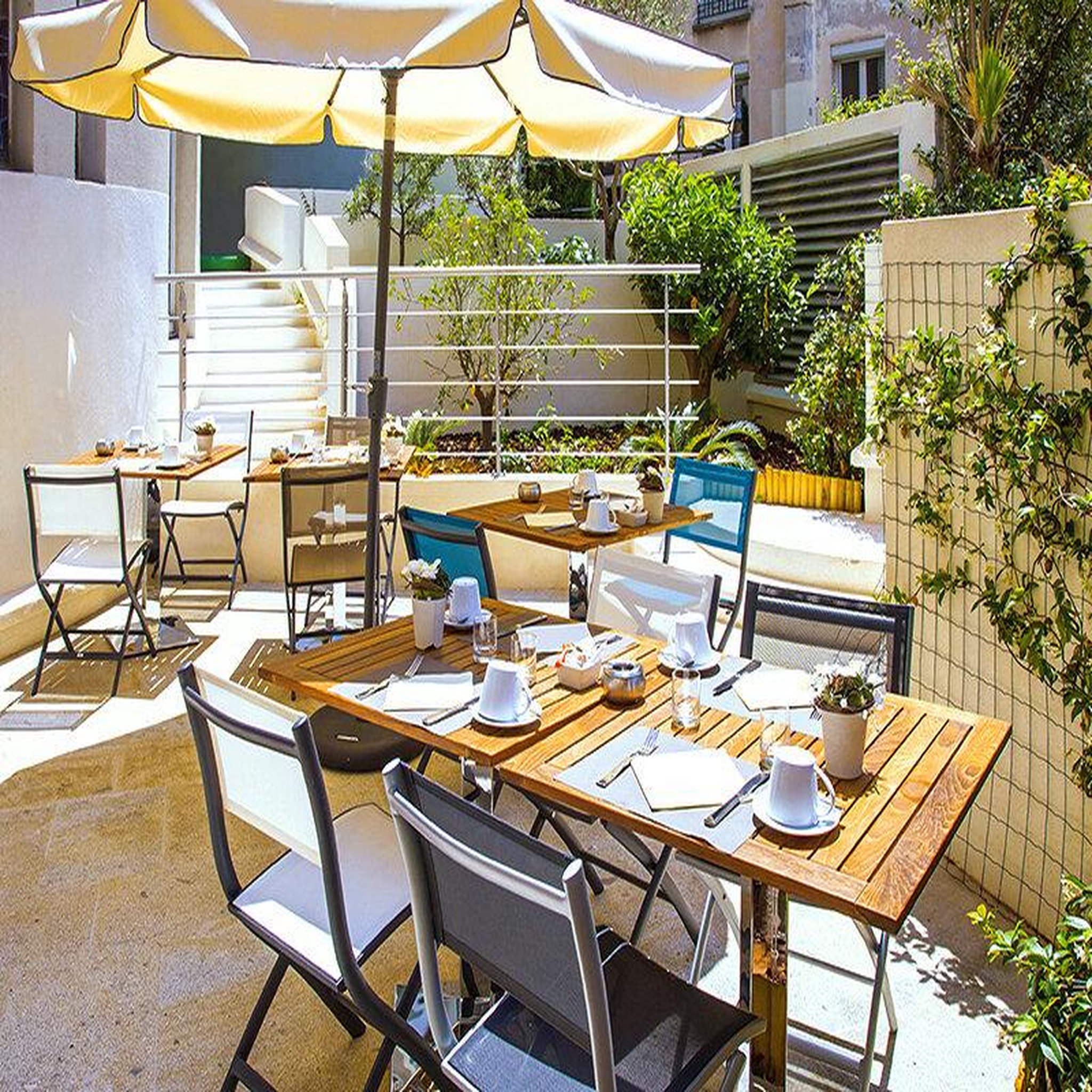 Voir la diapositive 3 : Smartbox 2 nuit en hôtel 4 étoiles avec accès spa à cannes - coffret cadeau séjour