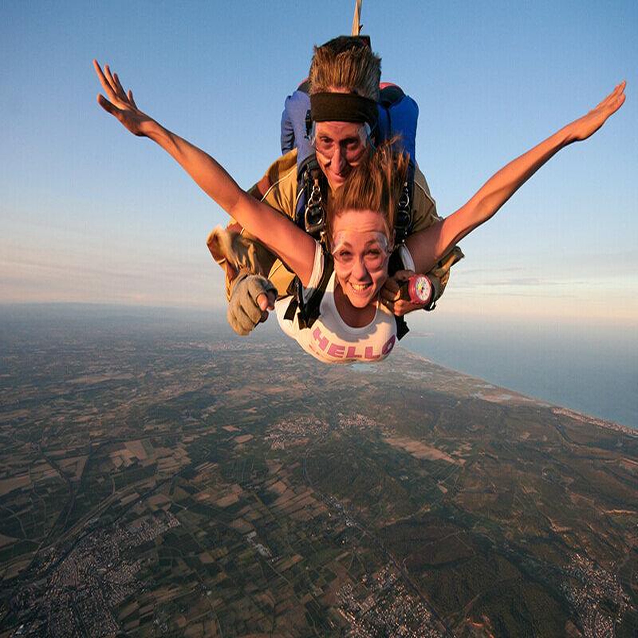 Voir la diapositive 2 : Smartbox Saut en parachute tandem - Coffret Cadeau Sport & Aventure