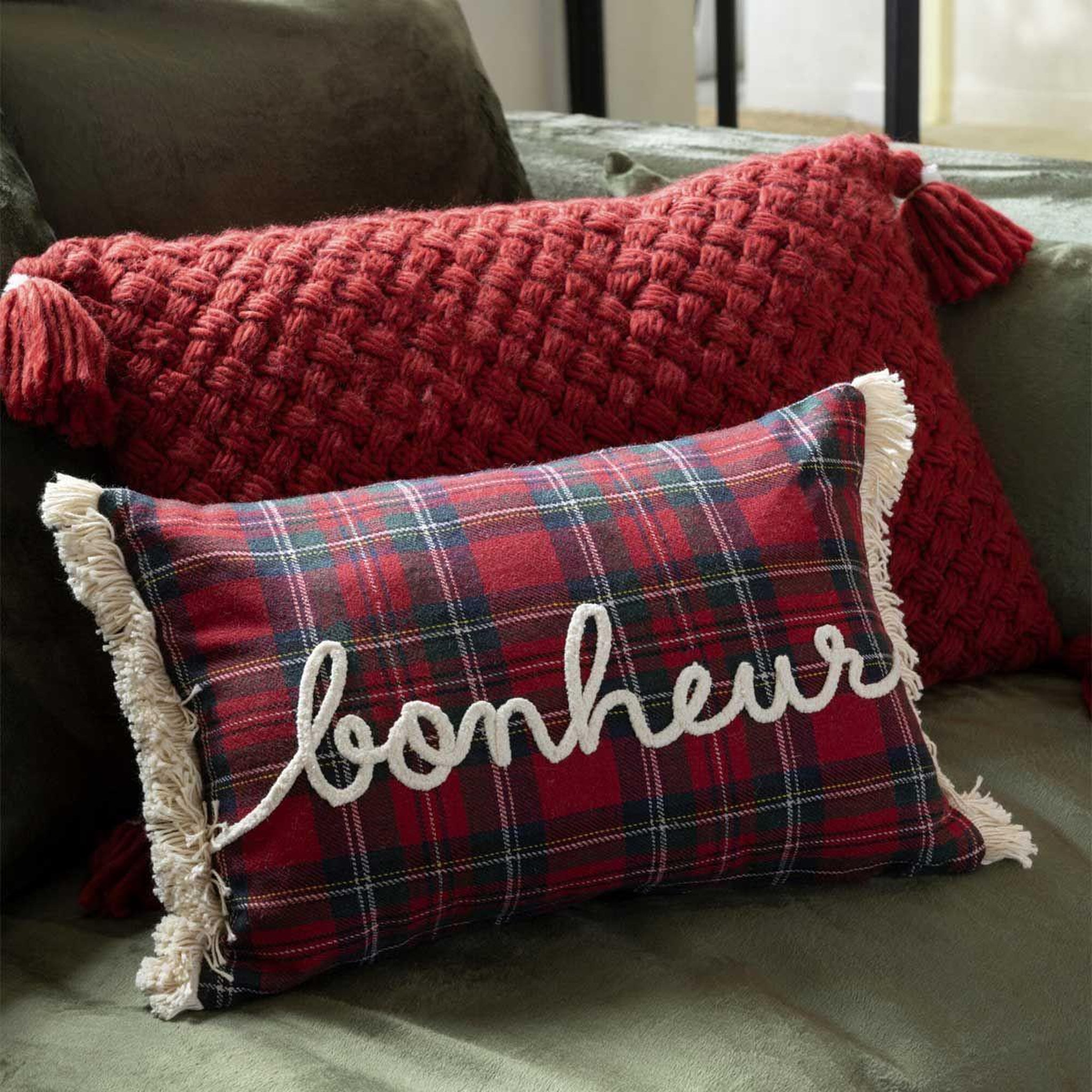 Voir la diapositive 4 : J-LINE Coussin déco à carreaux  bonheur  30x45cm rouge