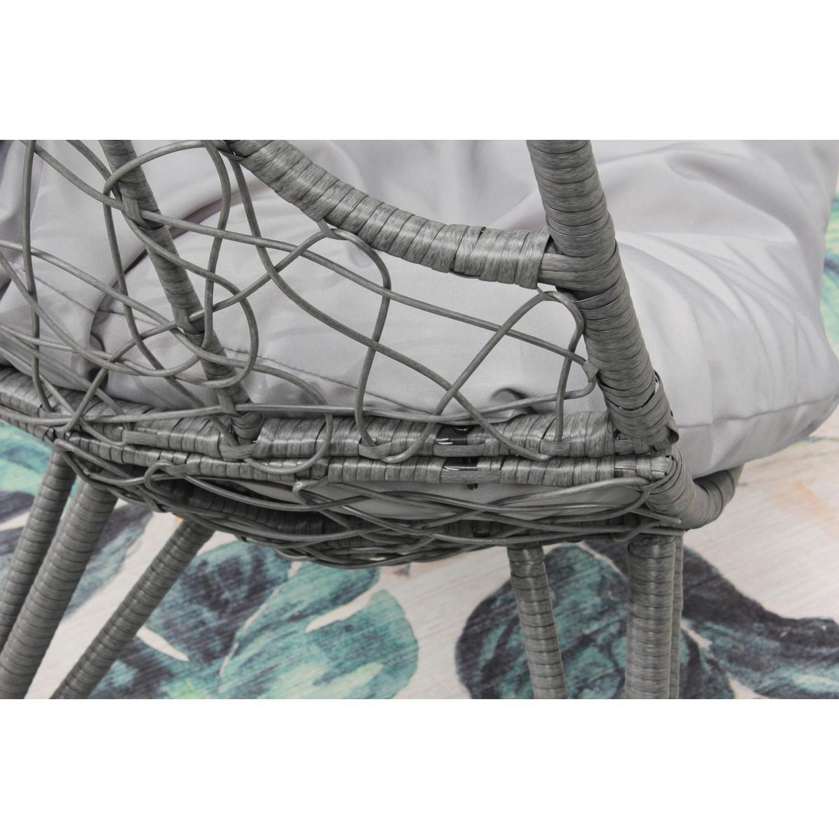 CONCEPT USINE Fauteuil œuf sur pied en résine gris effet rotin JANE