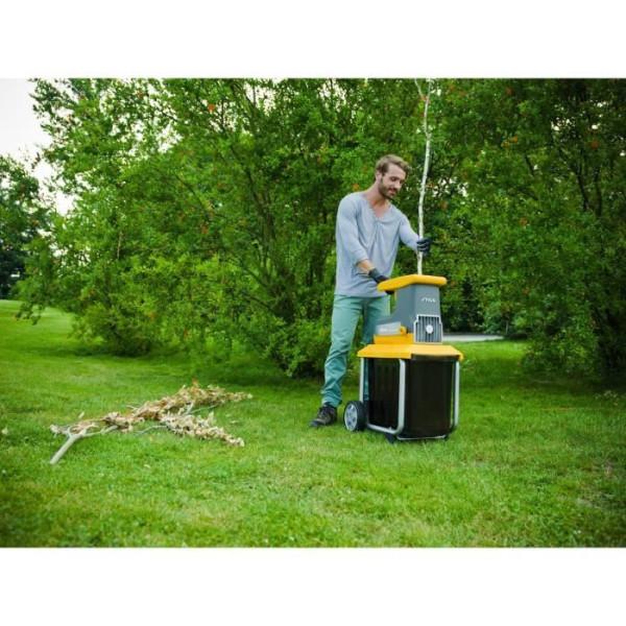 Voir la diapositive 3 : Stiga Broyeur électrique - STIGA - BIO SILENT 2500 - Broyage jusqu'à 40 mm - Rotor à 8 dents - Bac 60 L