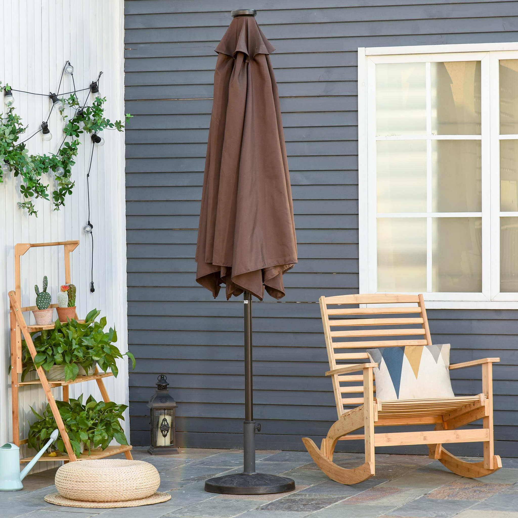 Voir la diapositive 5 : OUTSUNNY Parasol lumineux octogonal inclinable Ø 2,67 x 2,4H m parasol LED solaire métal polyester haute densité 180 g/m² chocolat