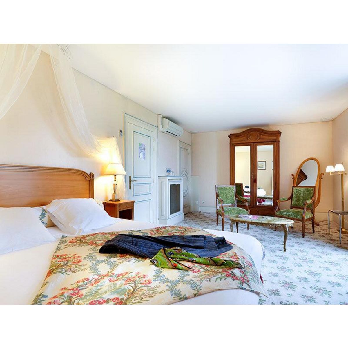 Smartbox Séjour avec bain bouillonnant en château 4* dans le Val de Loire - Coffret Cadeau Séjour