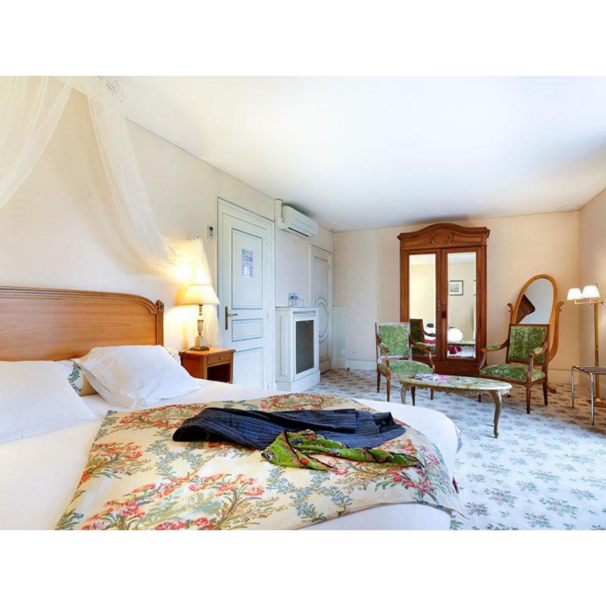 Smartbox Séjour avec bain bouillonnant en château 4* dans le Val de Loire - Coffret Cadeau Séjour