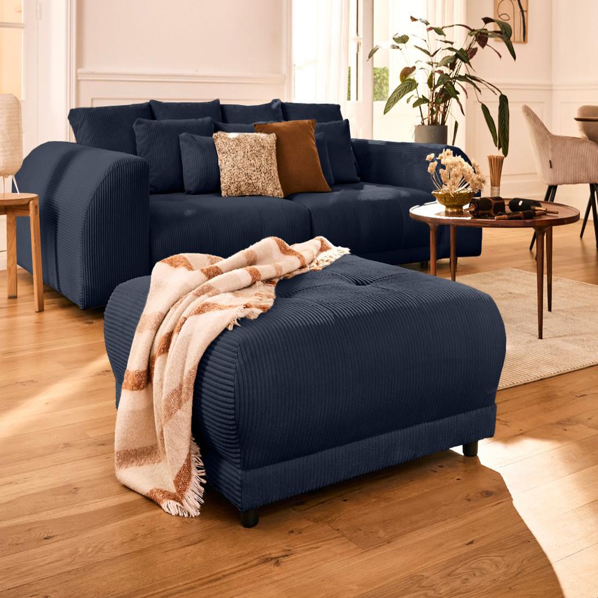 Voir la diapositive 6 : LISA DESIGN Amadora - pouf en velours côtelé