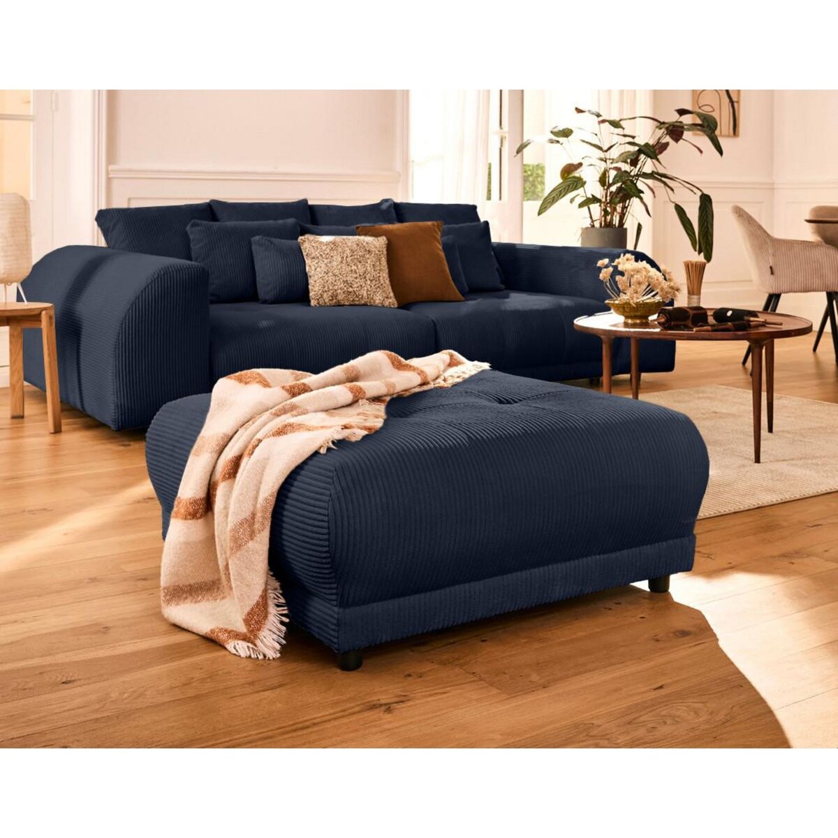 LISA DESIGN Amadora - pouf en velours côtelé