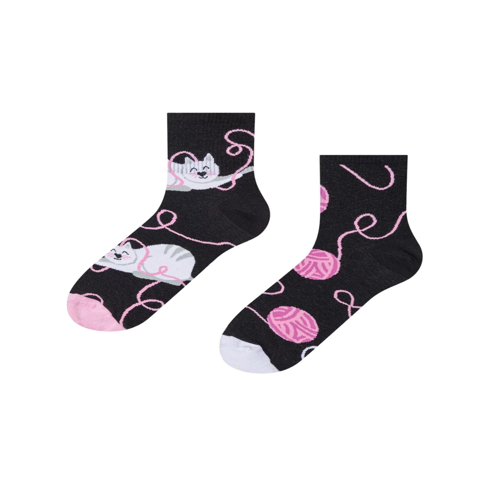 DEDOLES Chaussettes courtes chat et pelote de laine. Coloris disponibles : Multicolore