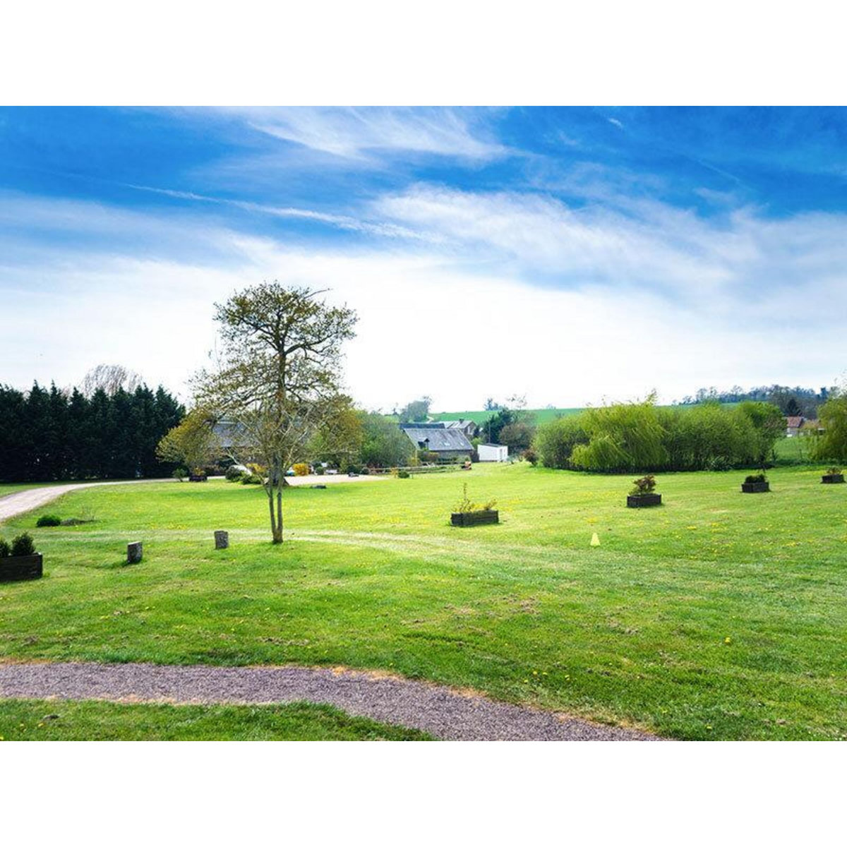 Smartbox 2 jours en chalet tipi avec vélos et panier apéritif près de Caen - Coffret Cadeau Séjour