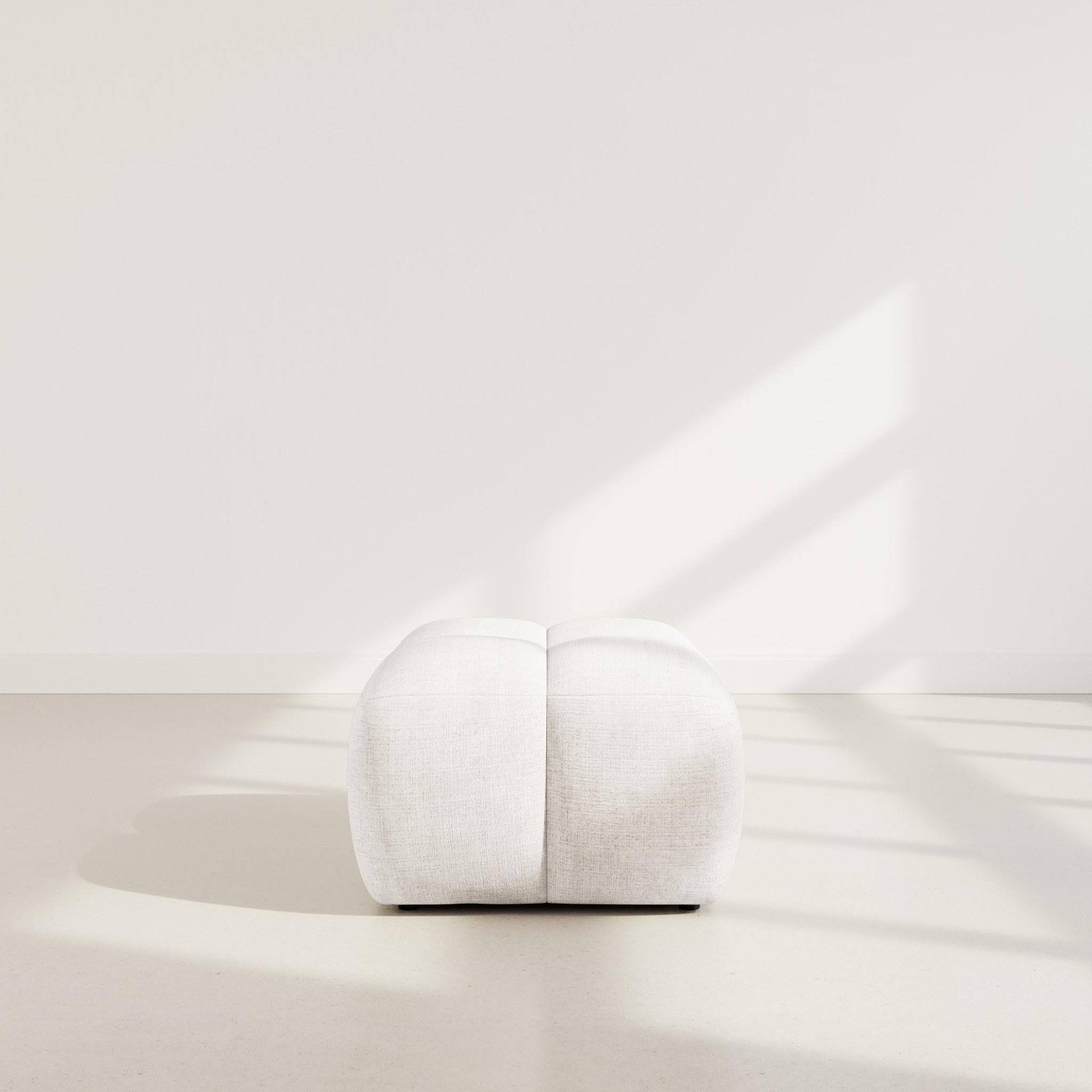 Voir la diapositive 2 : LISA DESIGN Grace - pouf en velours texturé