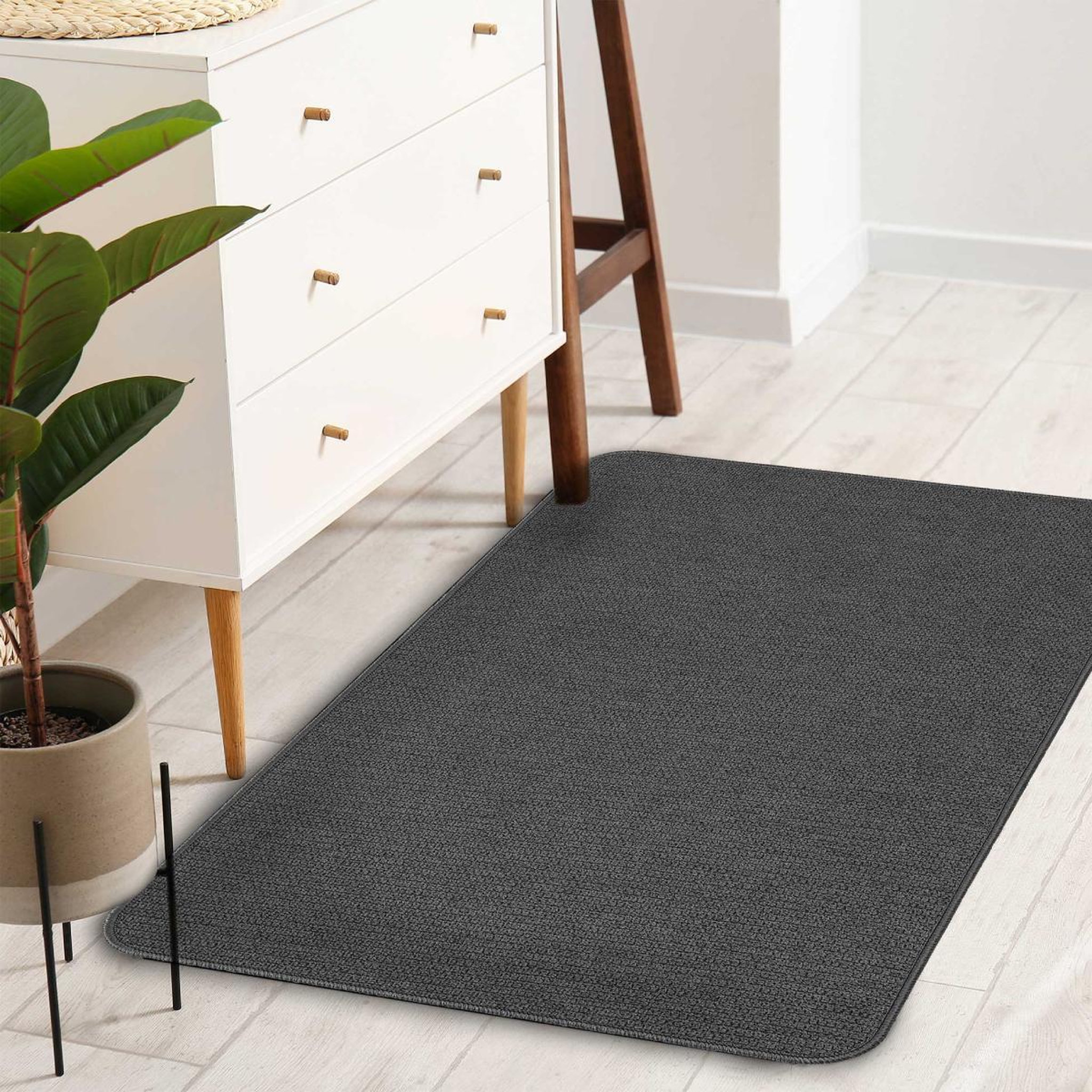 Voir la diapositive 4 : Douceur d'Intérieur Tapis déco  simeo  45x75cm anthracite