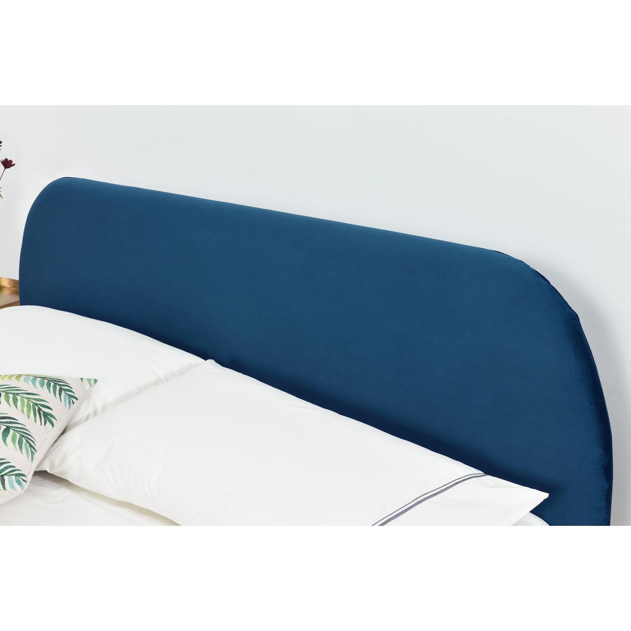 Voir la diapositive 4 : CONCEPT USINE Lit 160 x 200 cm en velours et laiton bleu PHOENIX