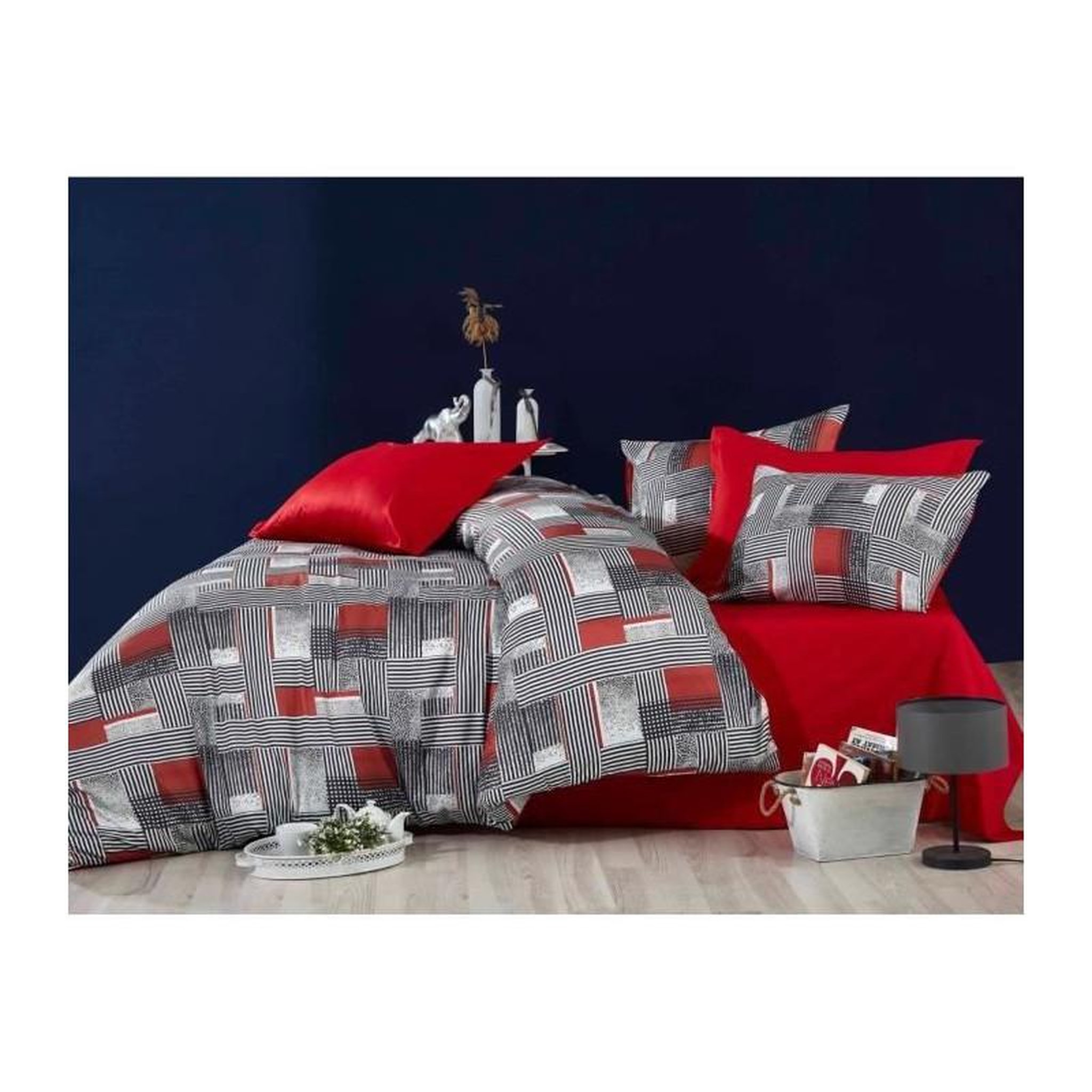 GENERIQUE Parure de lit - 1 housse de couette 220 x 240 cm + 2 taies d'oreiller 60 x 60 cm - 100 % polyester microsatin - Gris