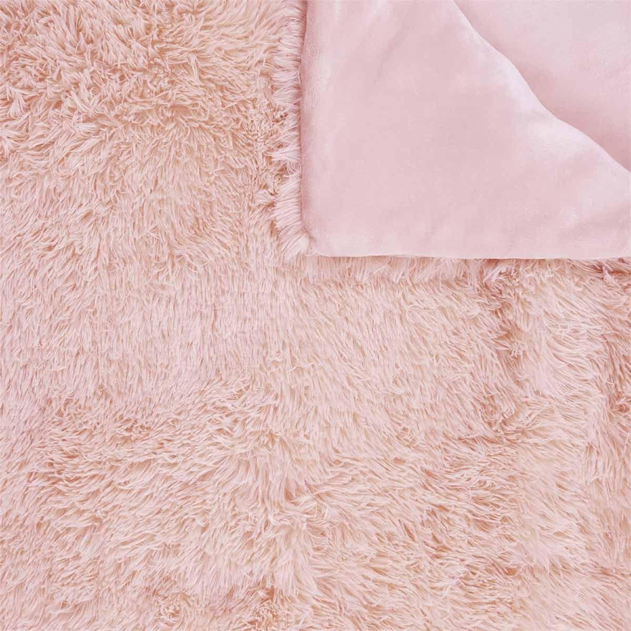 The Home Deco Factory Couvre-lit déco  poils longs  220x240cm rose